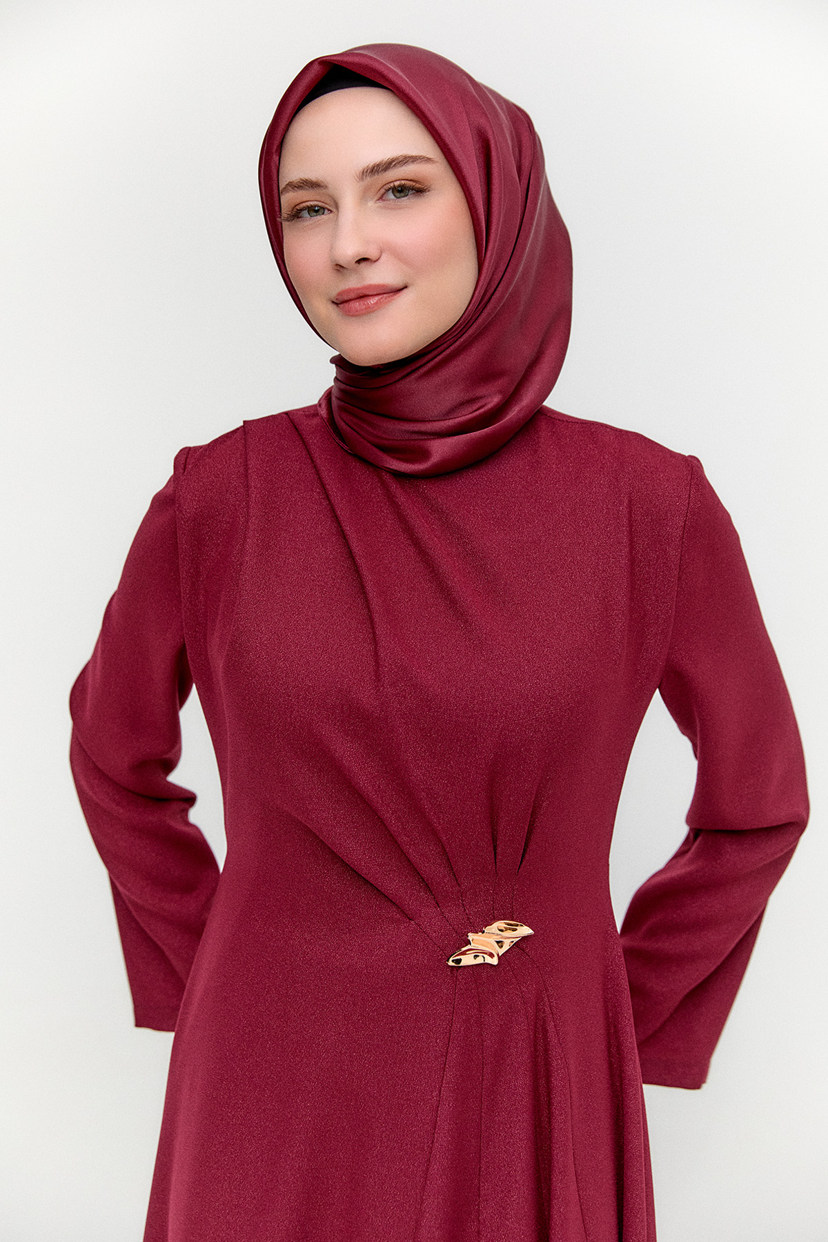 Simli Drapeli Broşlu Davet Elbise, Tesettür Giyim