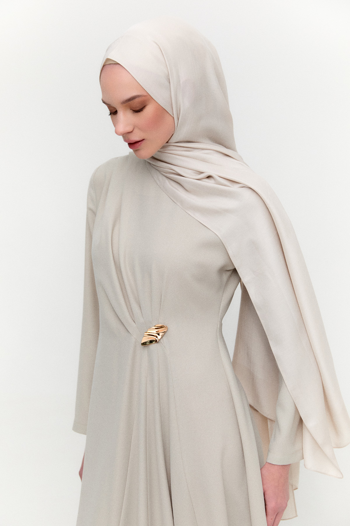 Simli Drapeli Broşlu Davet Elbise, Tesettür Giyim