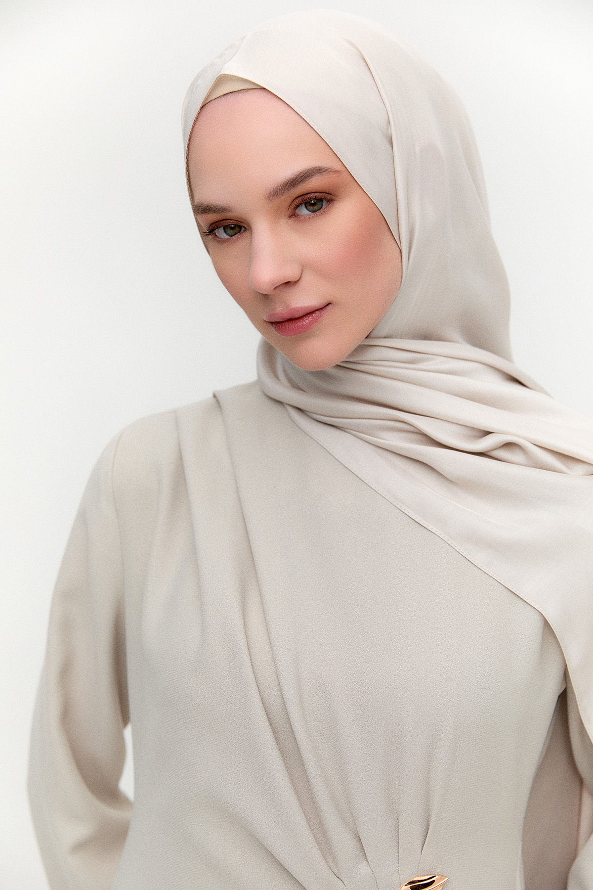 Simli Drapeli Broşlu Davet Elbise, Tesettür Giyim