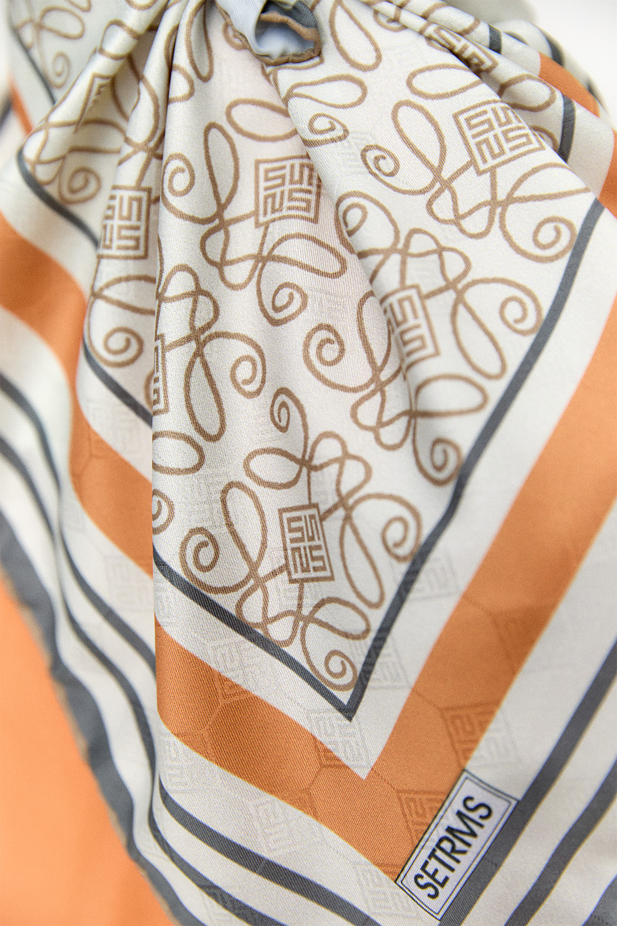 Geometrik Çerçeveli Eşarp, Tesettür Giyim