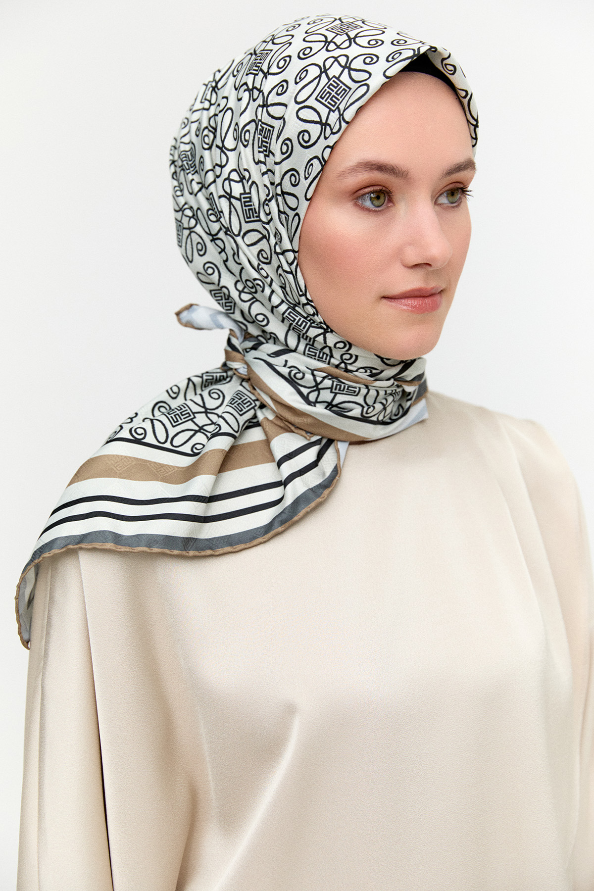 Geometrik Çerçeveli Eşarp, Tesettür Giyim