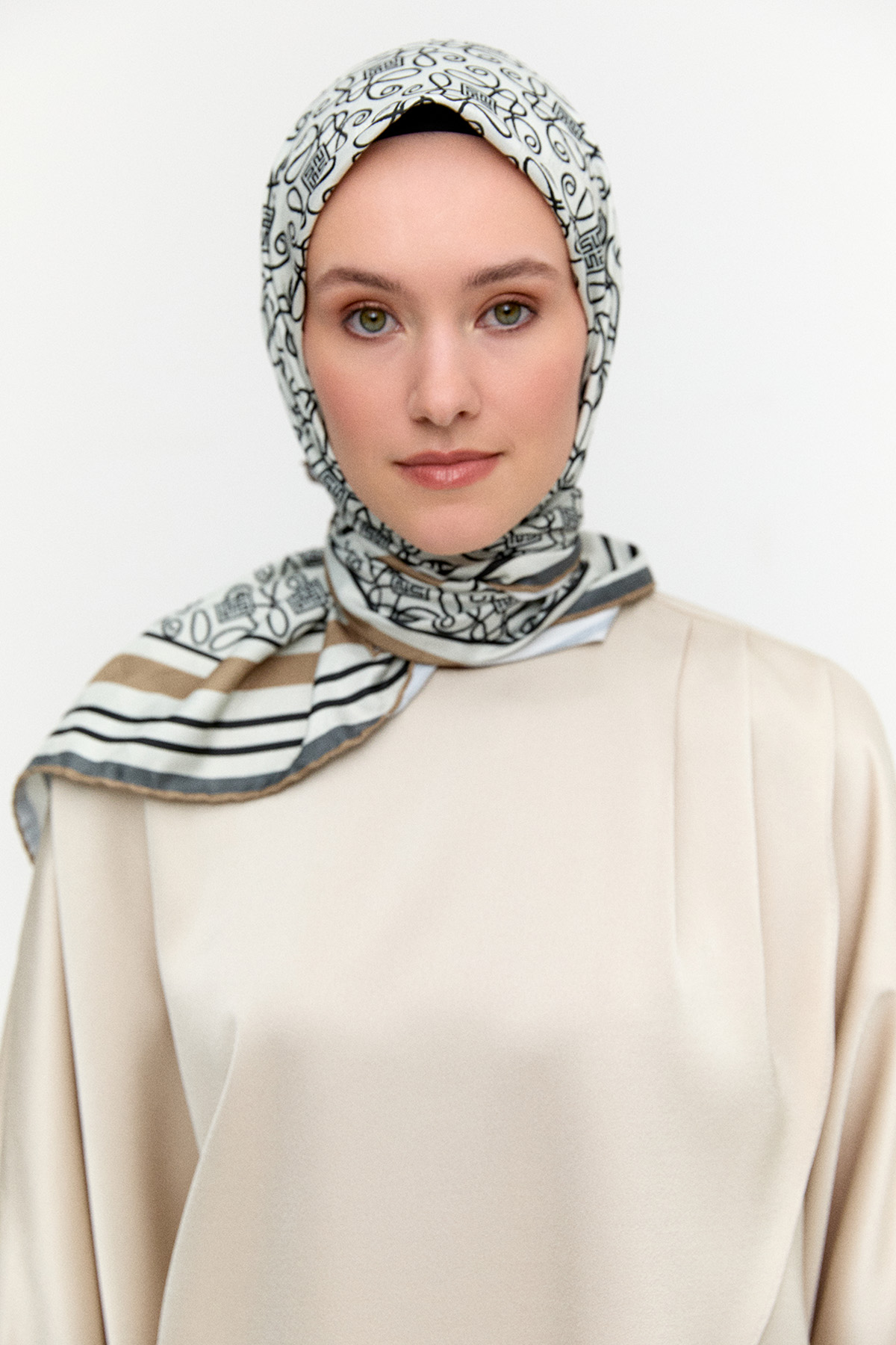 Geometrik Çerçeveli Eşarp, Tesettür Giyim
