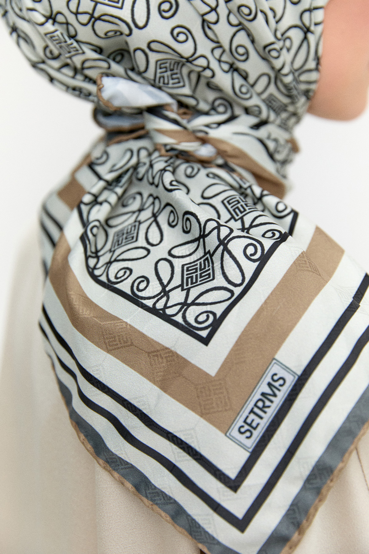 Geometrik Çerçeveli Eşarp, Tesettür Giyim