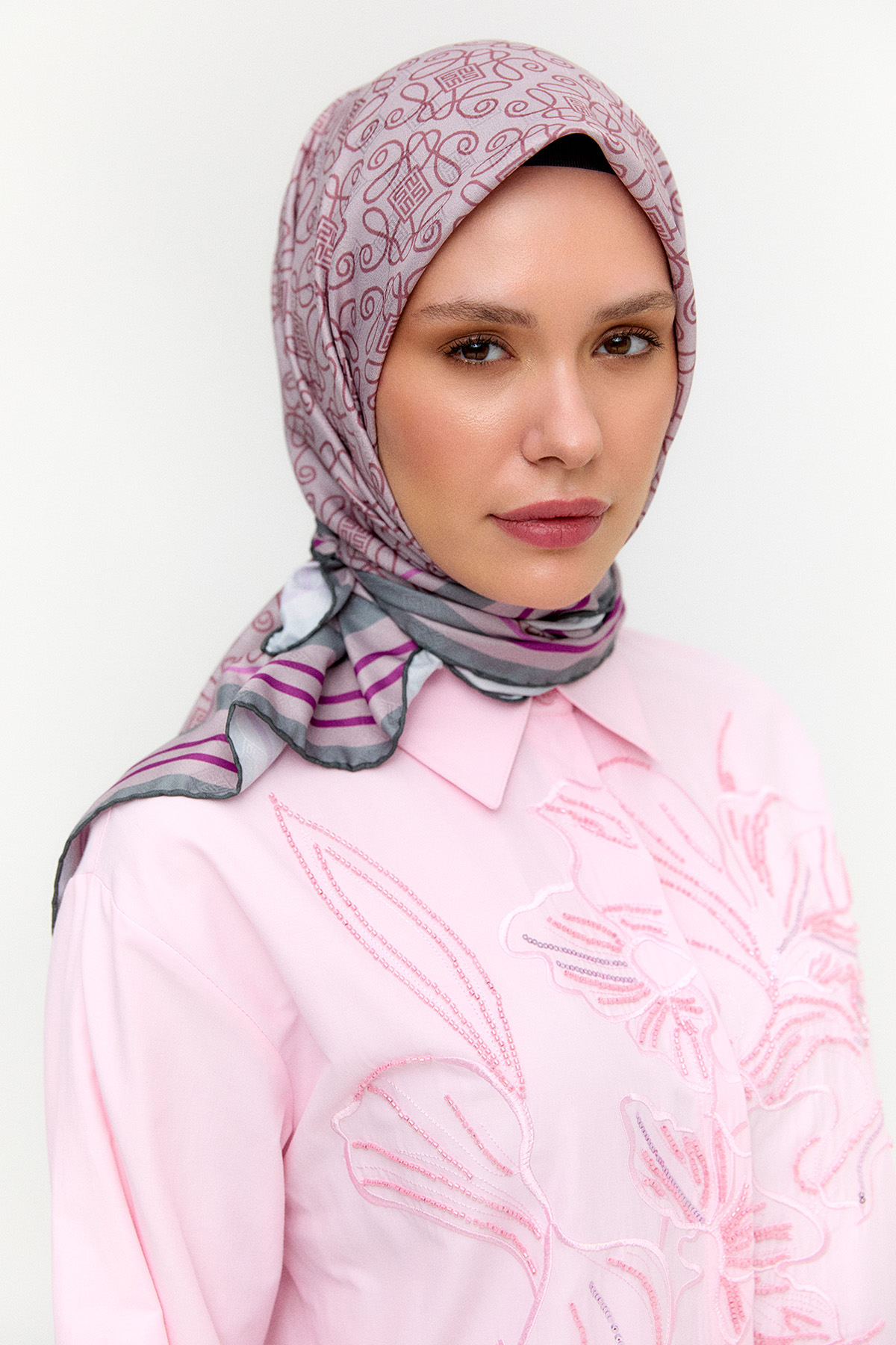 Geometrik Çerçeveli Eşarp, Tesettür Giyim