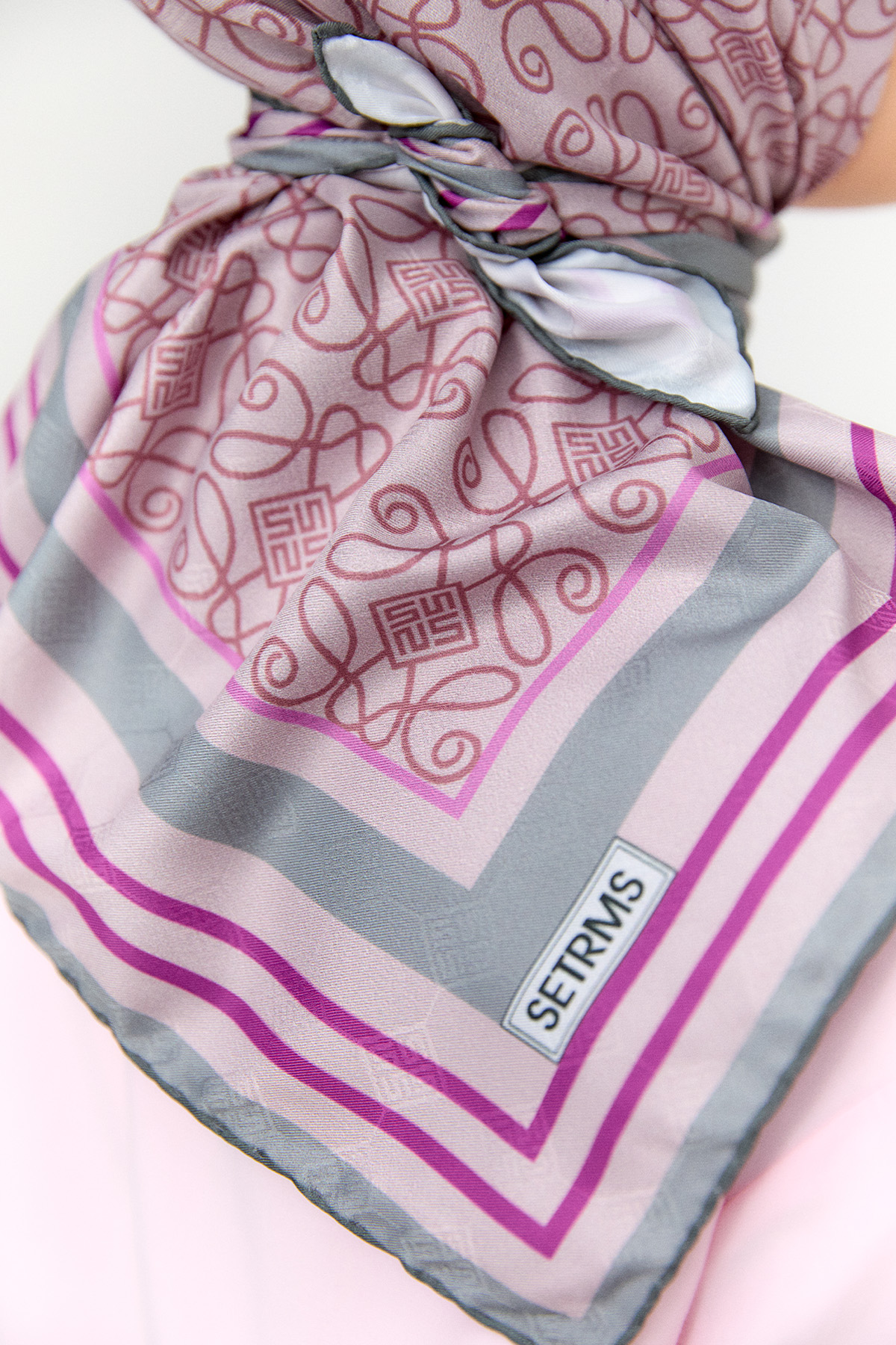 Geometrik Çerçeveli Eşarp, Tesettür Giyim