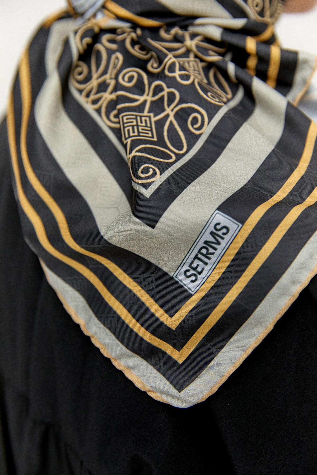 Geometrik Çerçeveli Eşarp, Tesettür Giyim