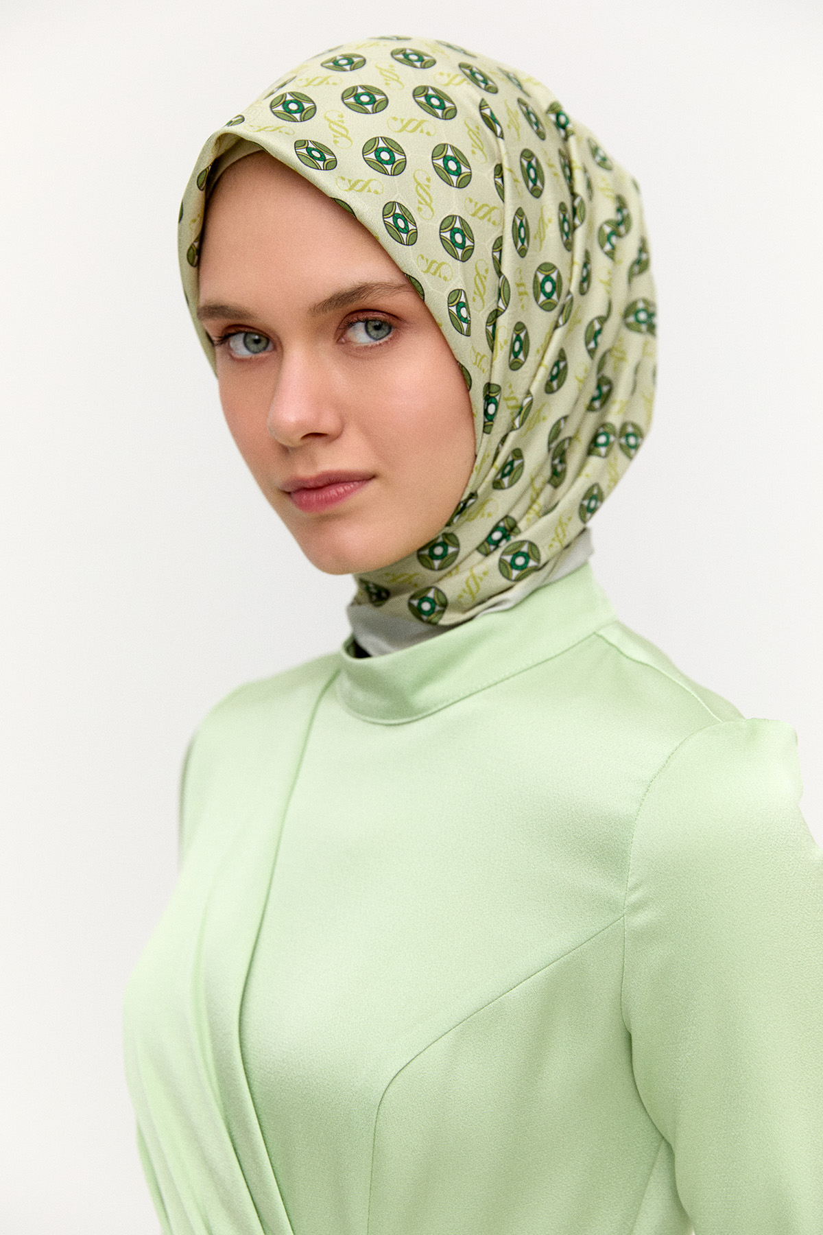 Yuvarlak Desenli Eşarp, Tesettür Giyim