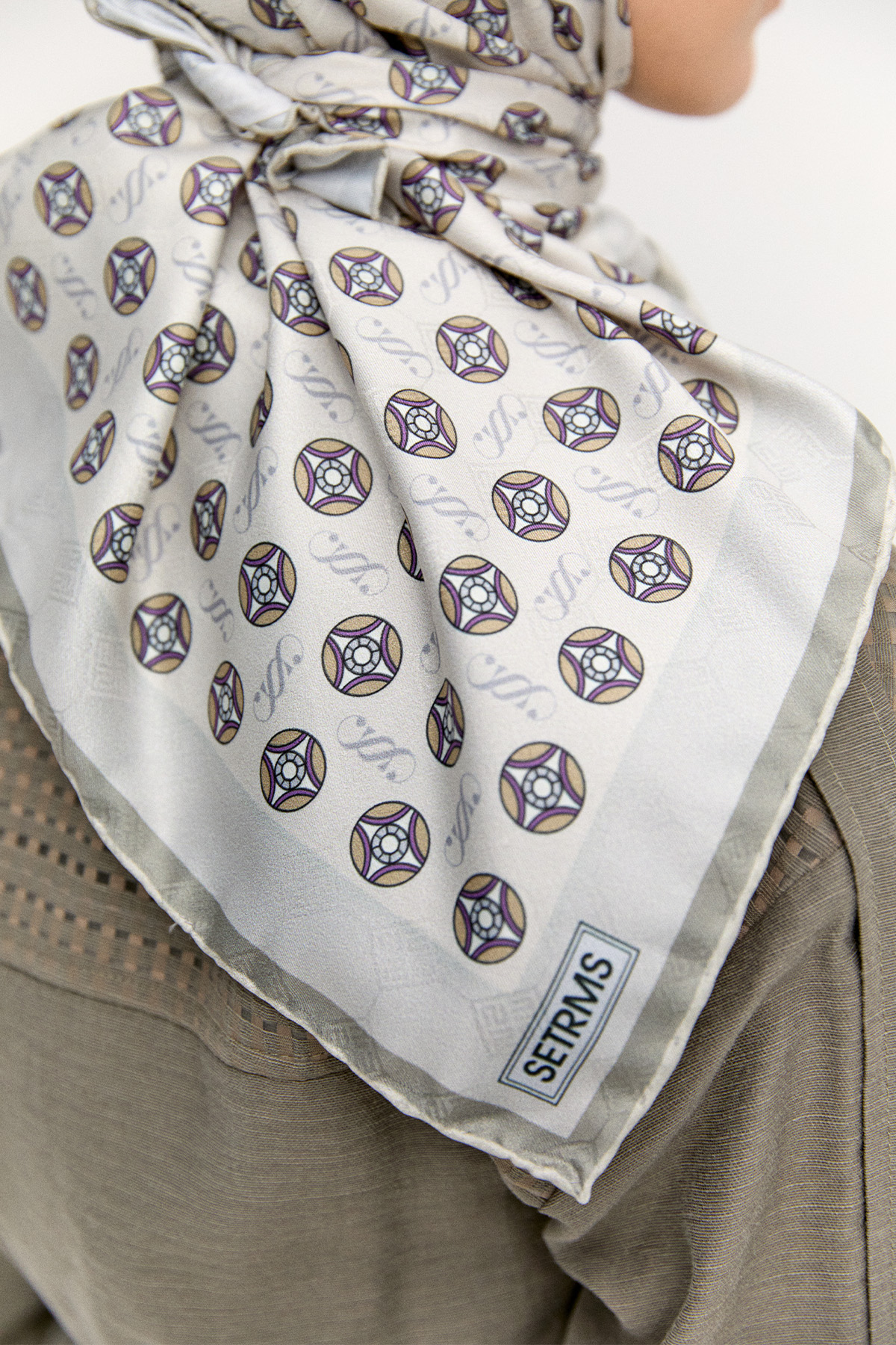 Yuvarlak Desenli Eşarp, Tesettür Giyim