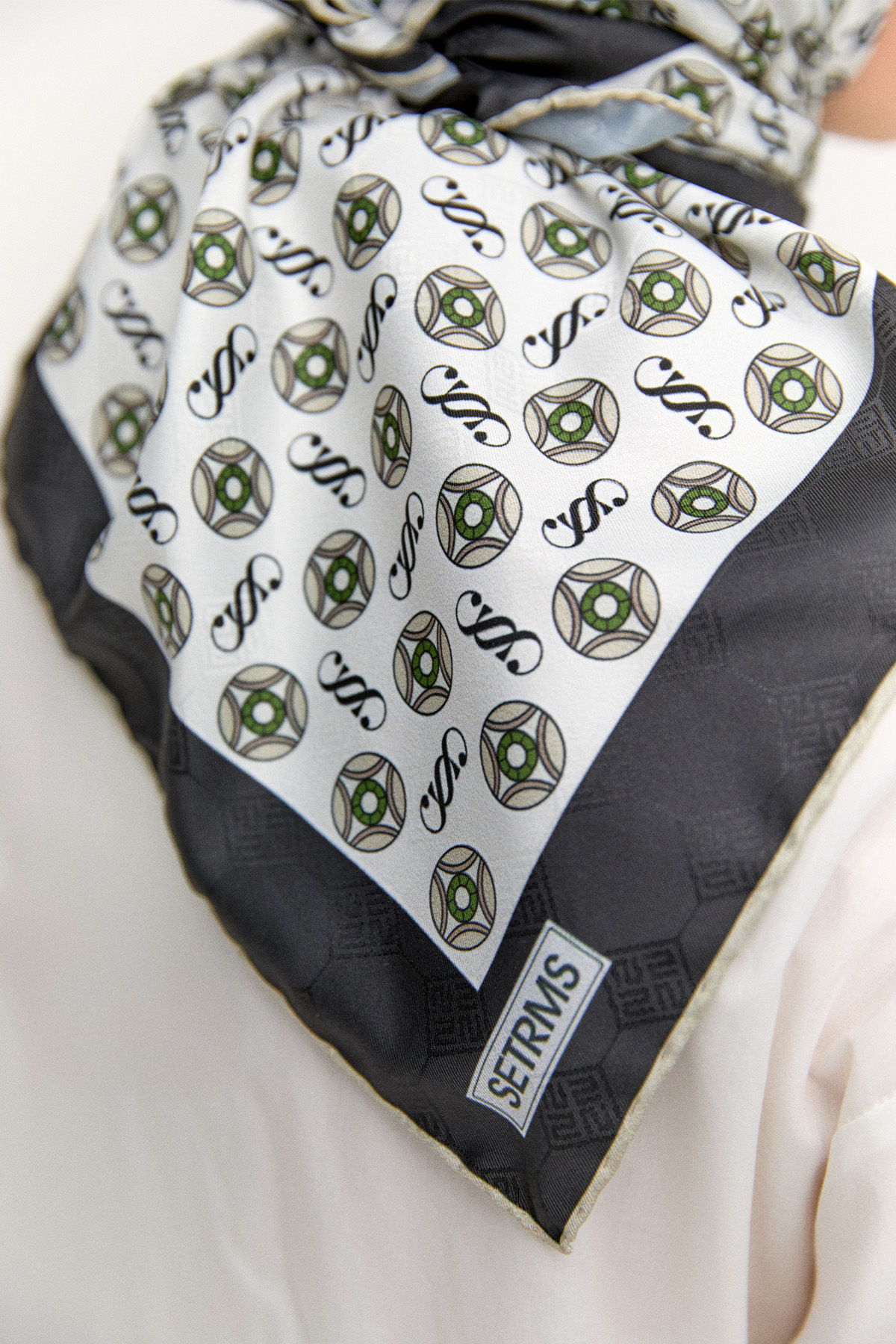 Yuvarlak Desenli Eşarp, Tesettür Giyim