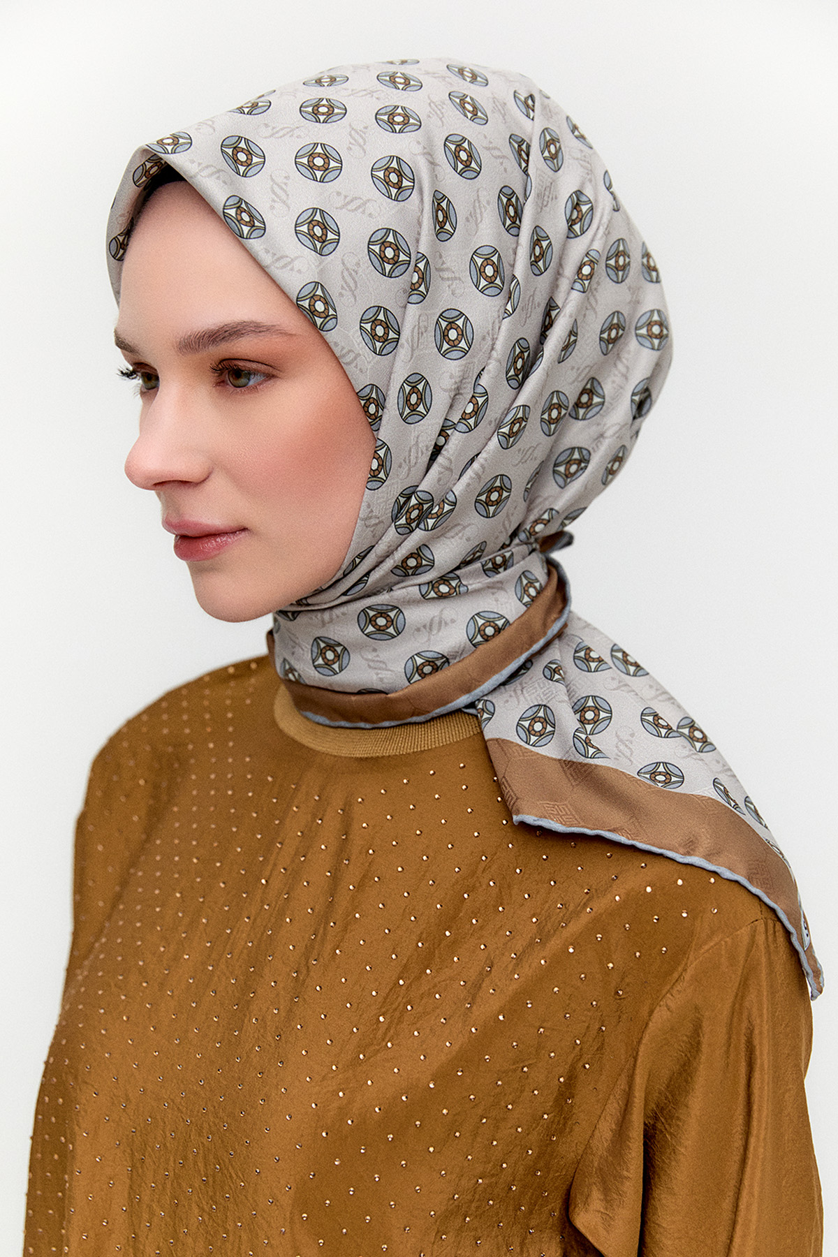 Yuvarlak Desenli Eşarp, Tesettür Giyim