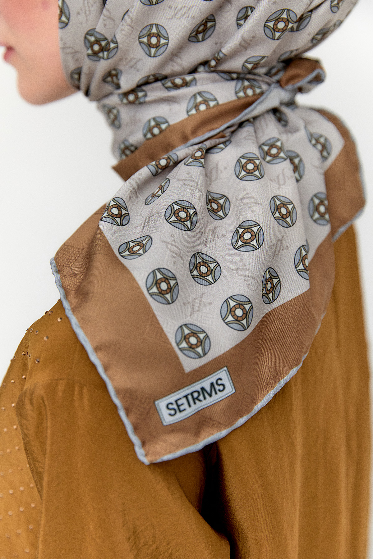 Yuvarlak Desenli Eşarp, Tesettür Giyim