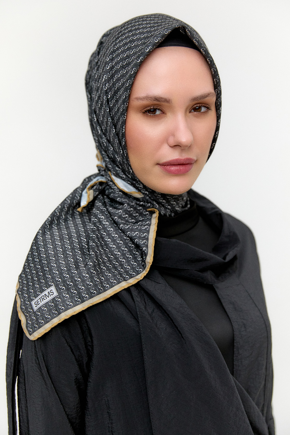 Monogram Eşarp, Tesettür Giyim