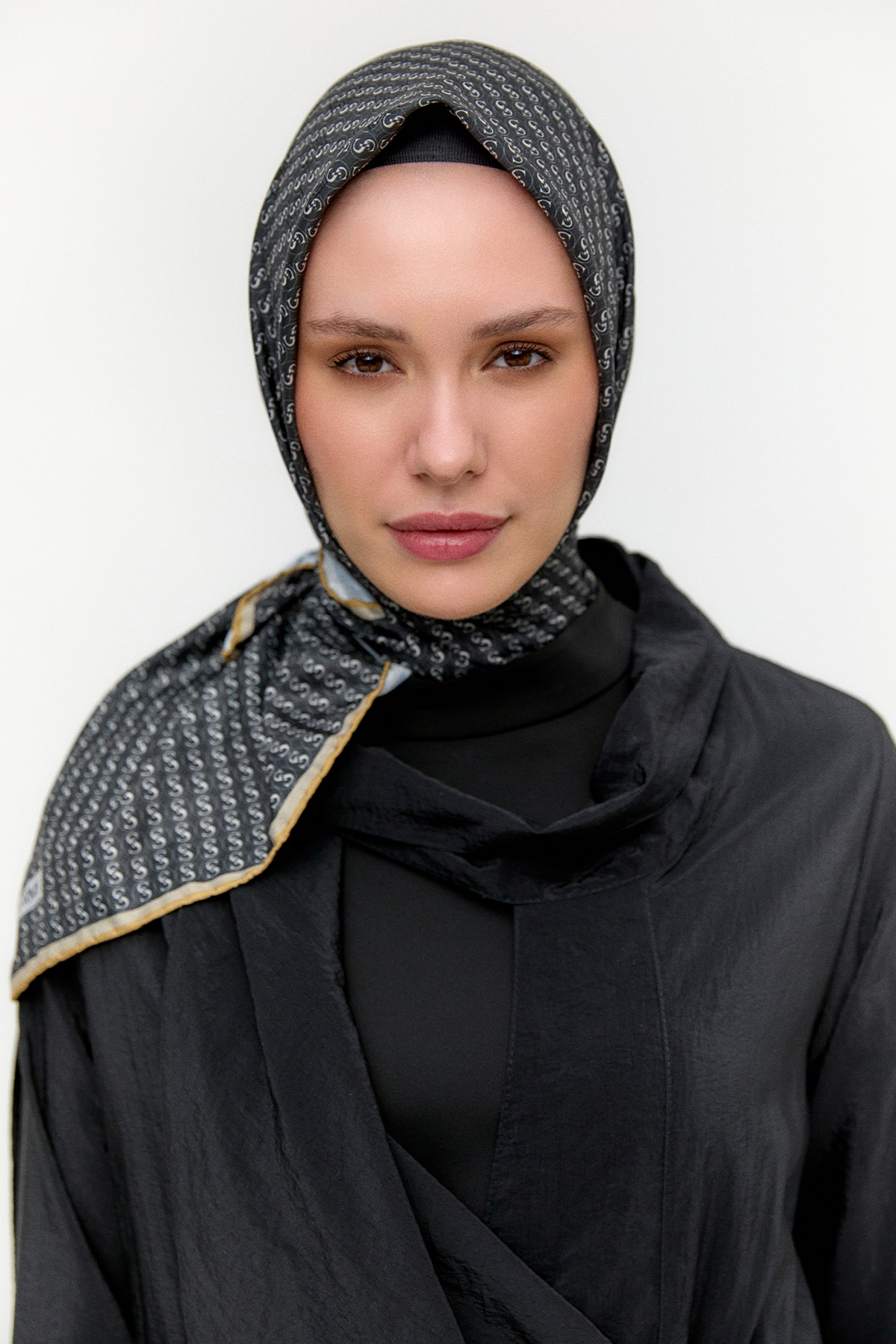 Monogram Eşarp, Tesettür Giyim