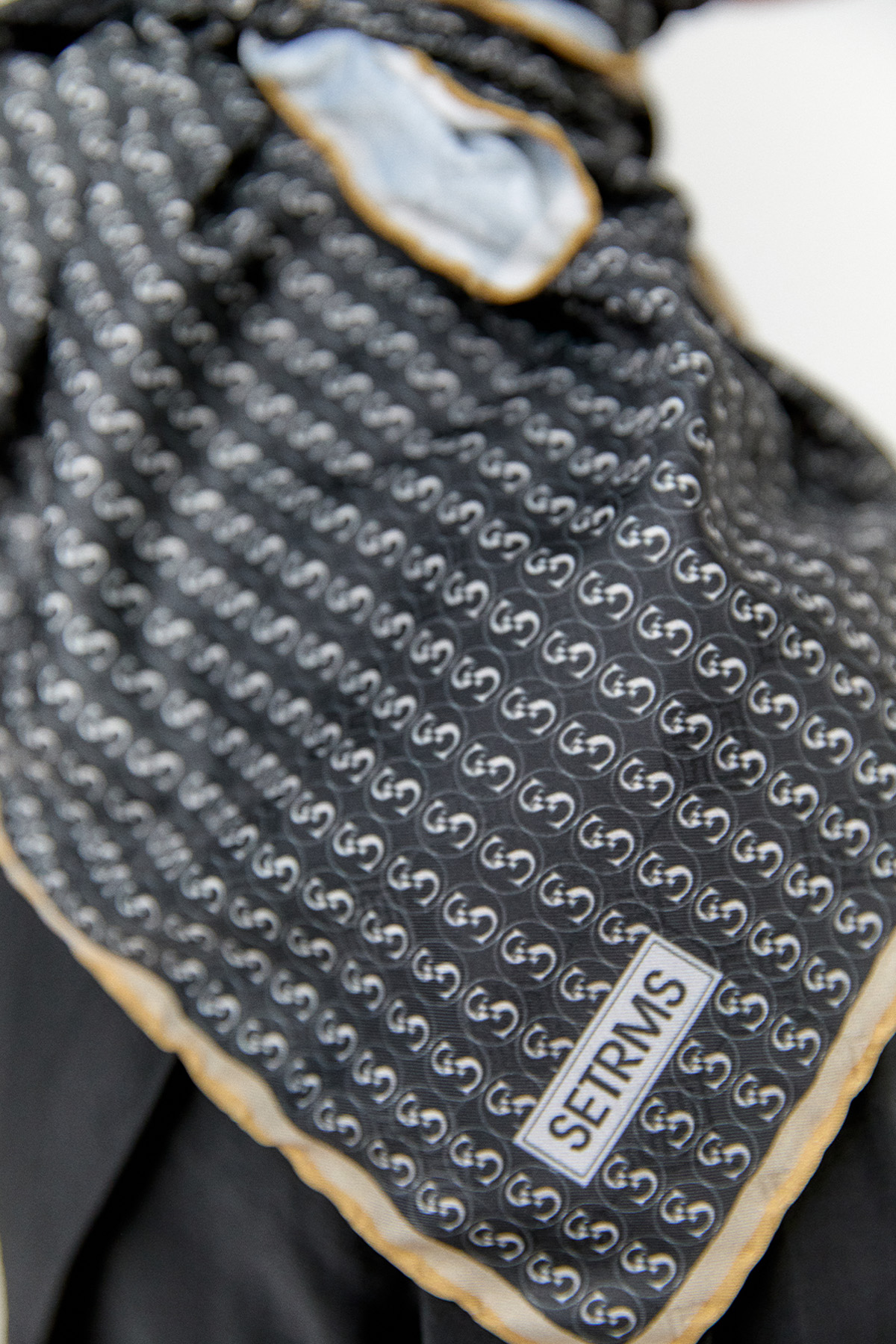 Monogram Eşarp, Tesettür Giyim