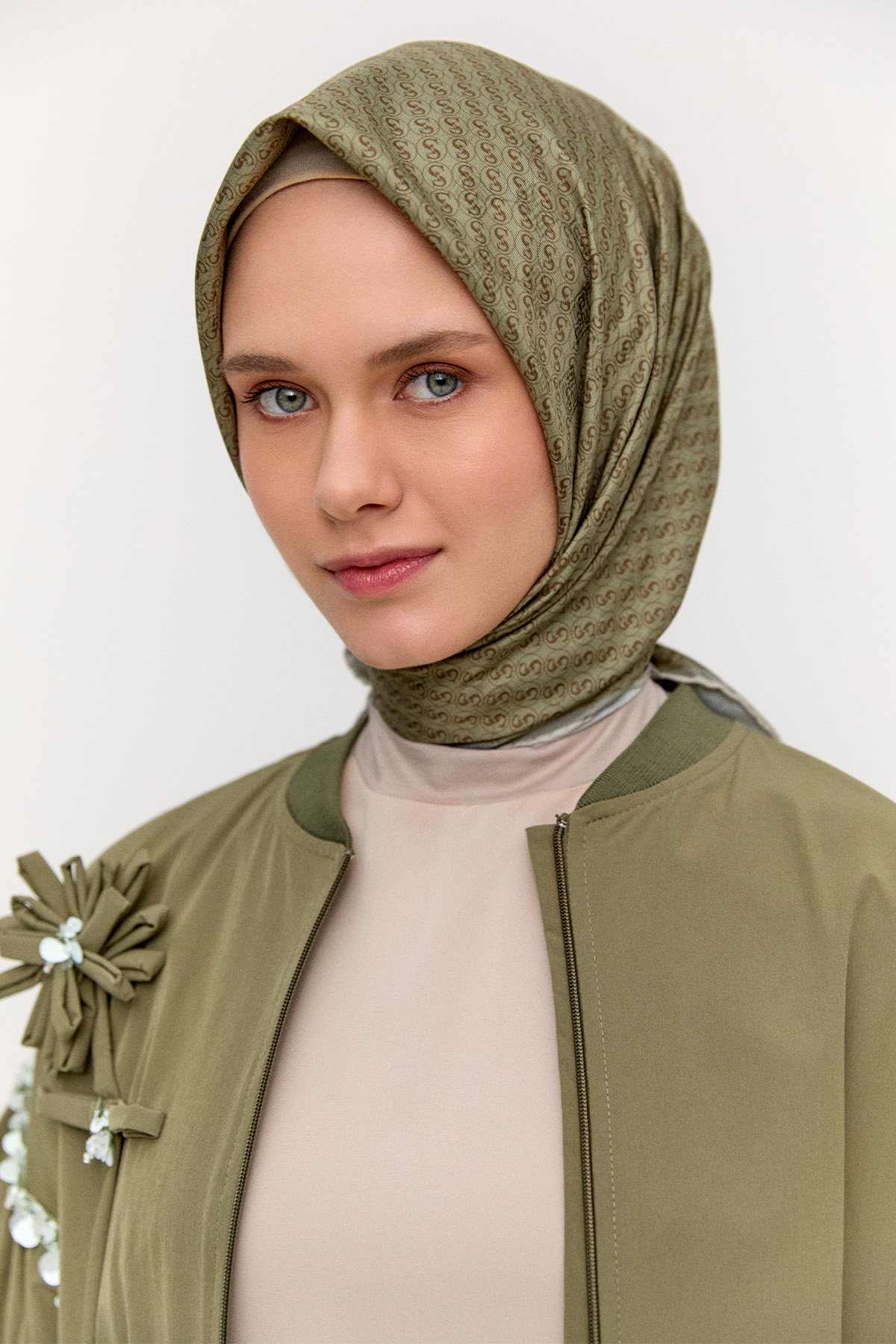 Monogram Eşarp, Tesettür Giyim