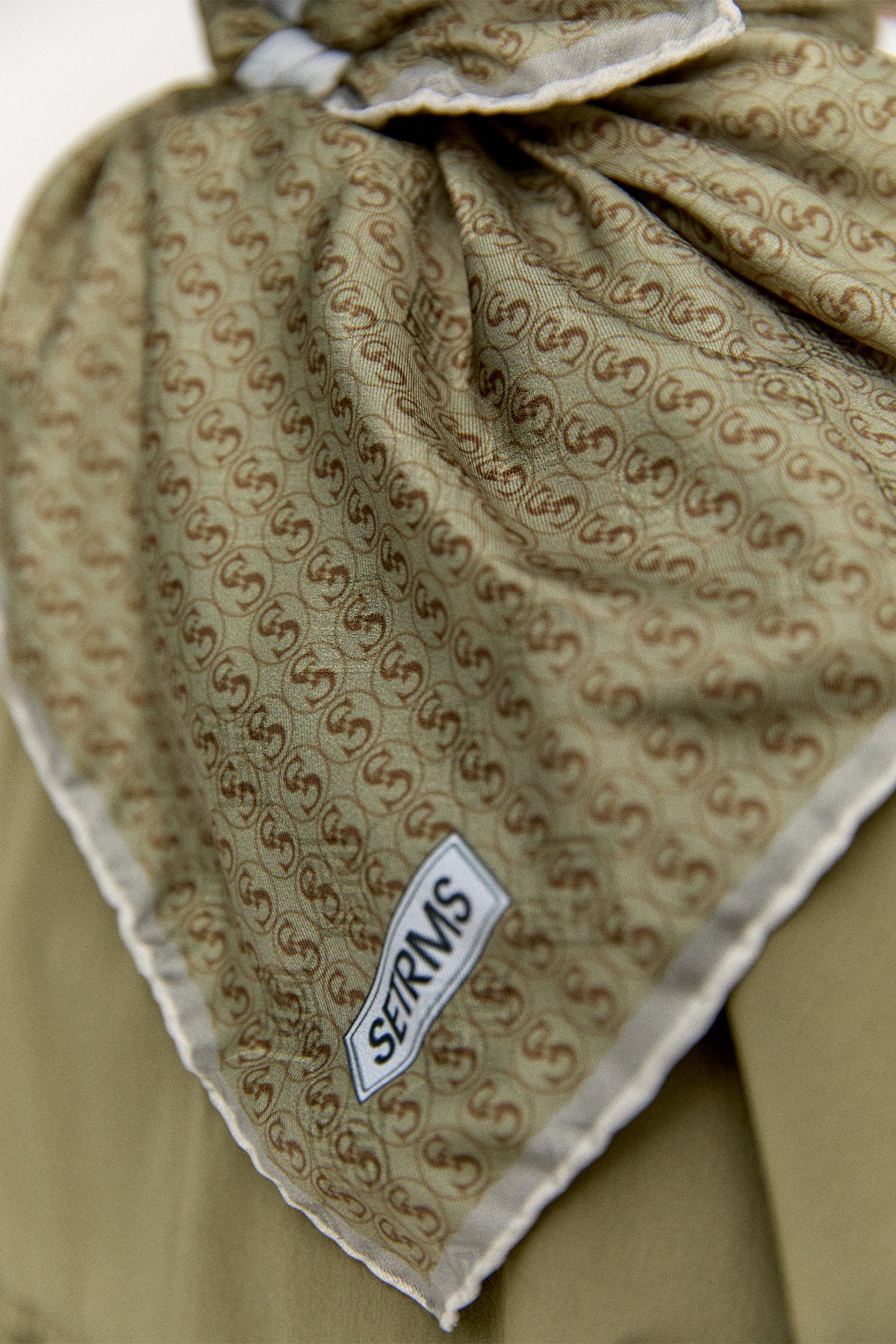 Monogram Eşarp, Tesettür Giyim