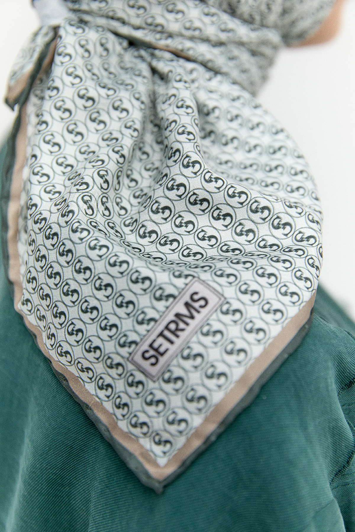 Monogram Eşarp, Tesettür Giyim