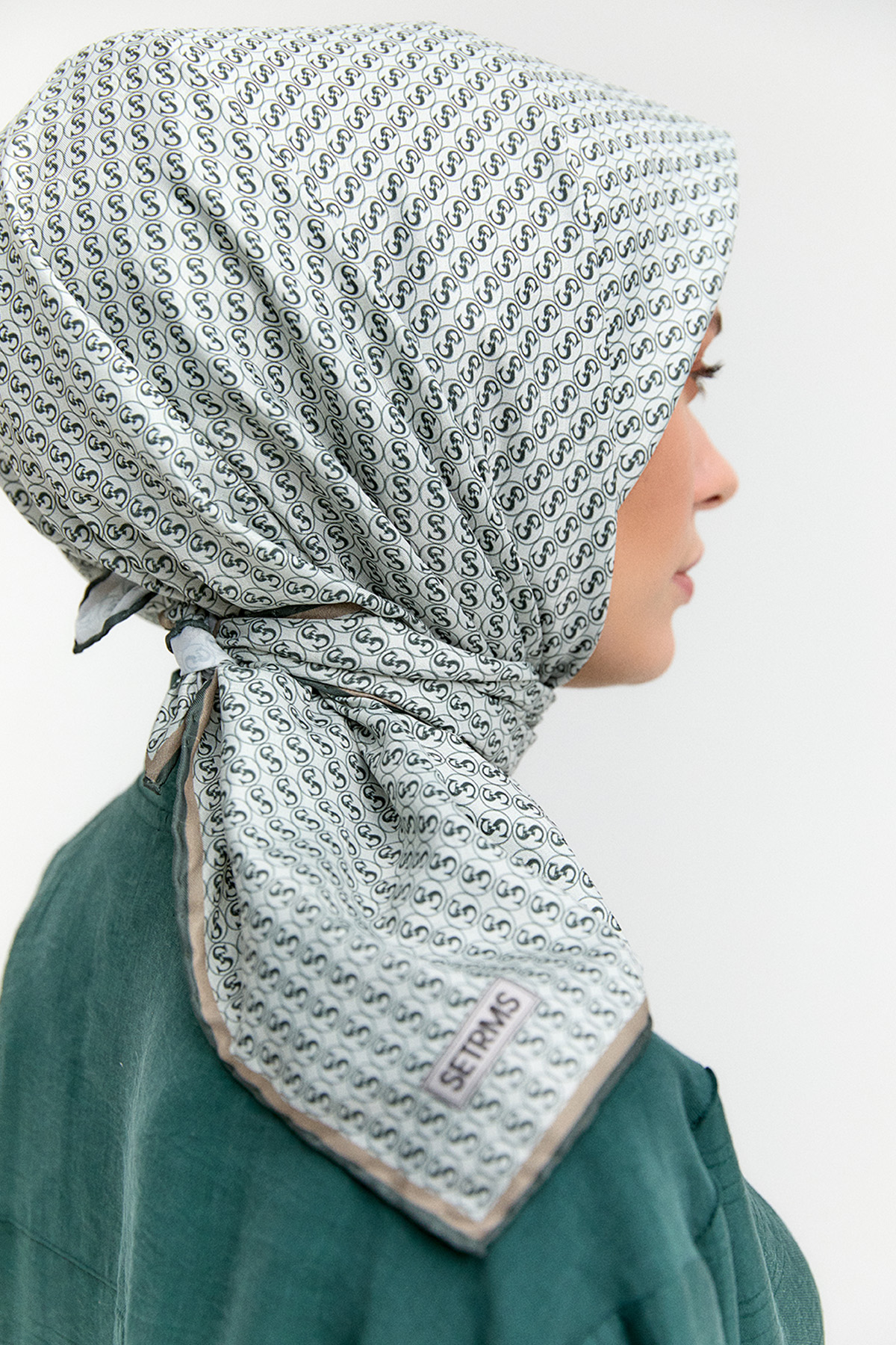 Monogram Eşarp, Tesettür Giyim