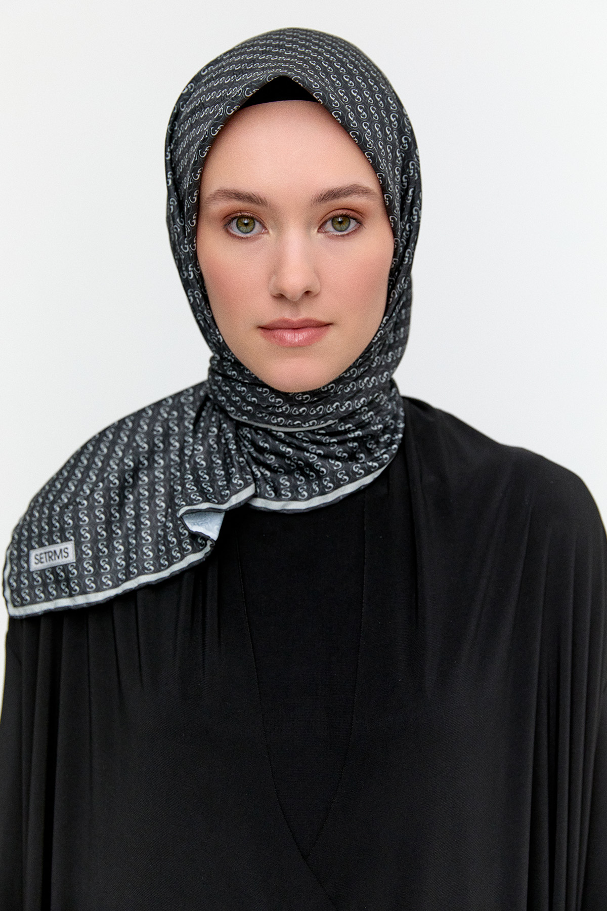 Monogram Eşarp, Tesettür Giyim
