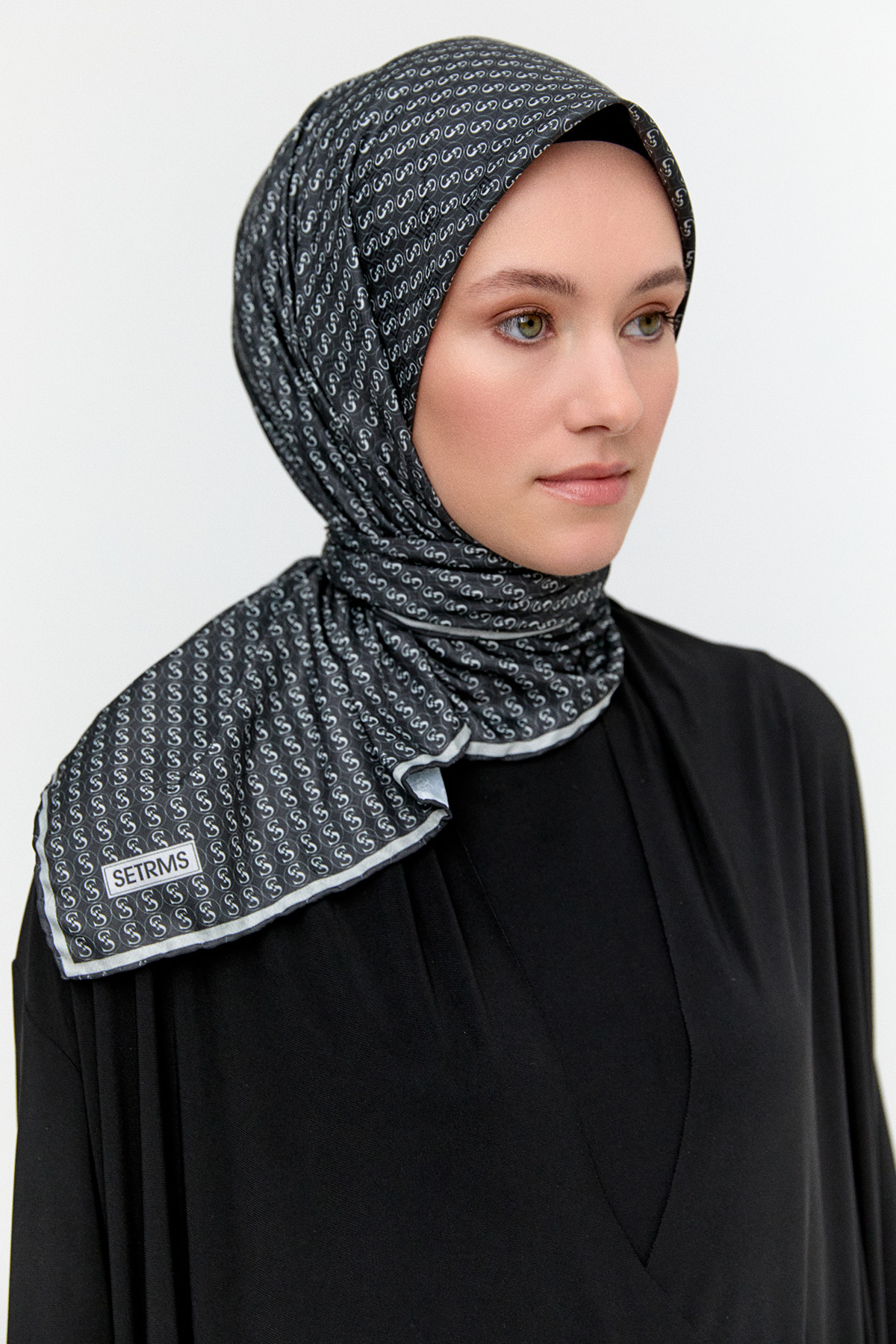 Monogram Eşarp, Tesettür Giyim