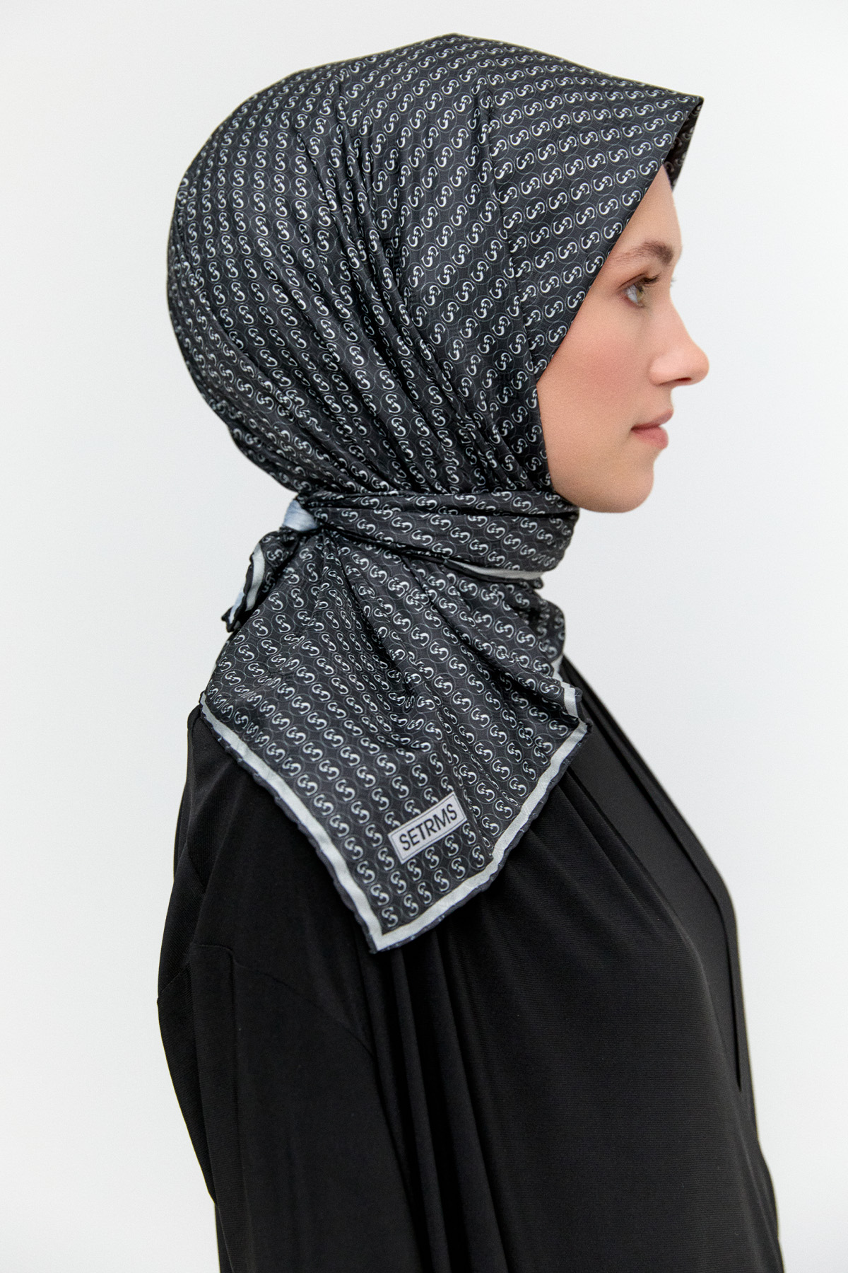 Monogram Eşarp, Tesettür Giyim