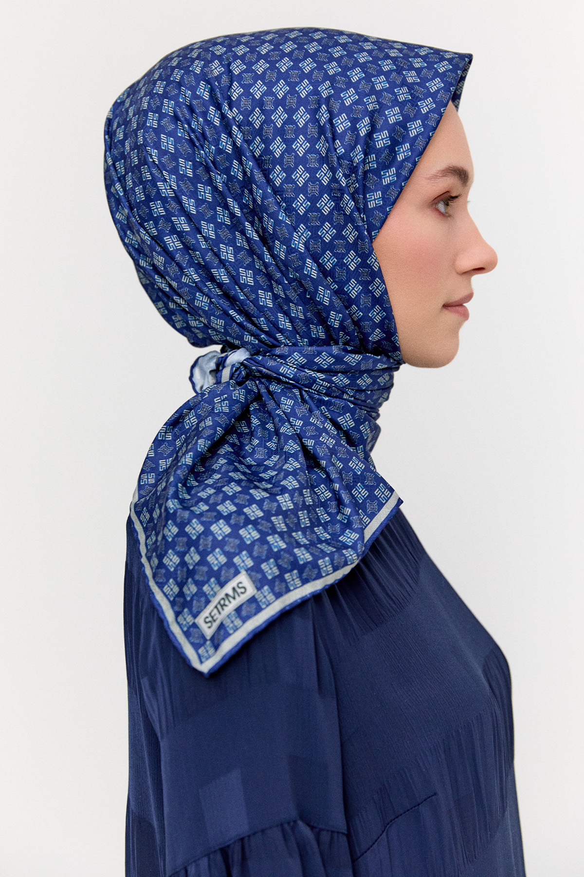 Logolu Monogram Eşarp, Tesettür Giyim