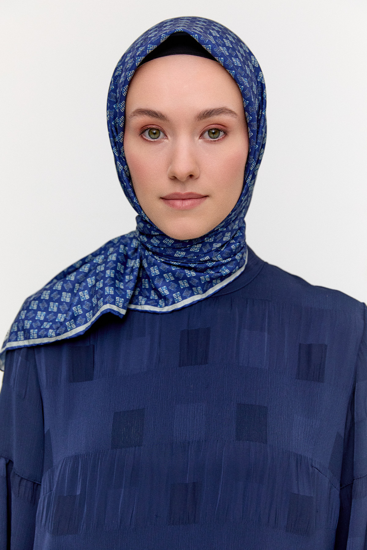Logolu Monogram Eşarp, Tesettür Giyim