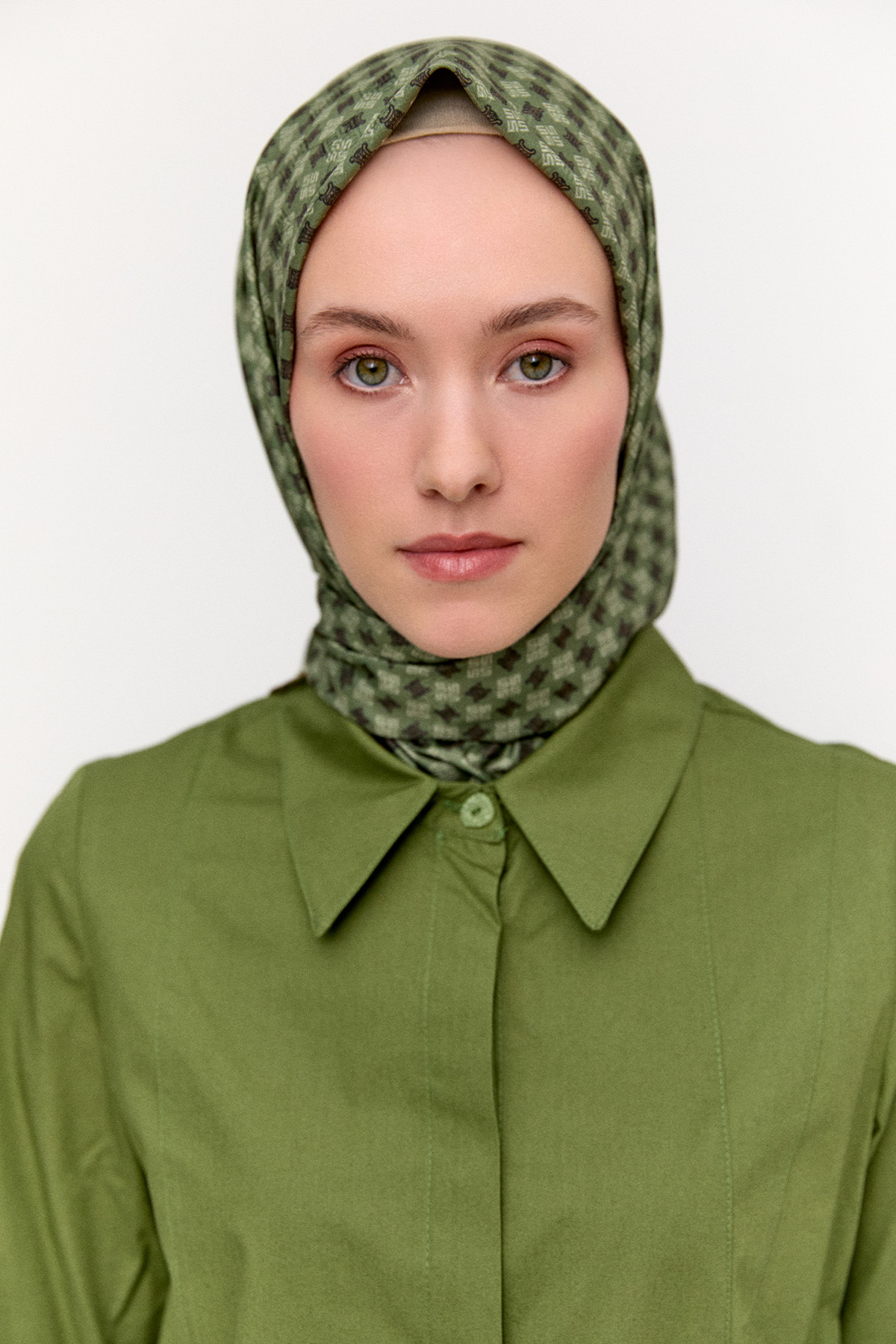 Logolu Monogram Eşarp, Tesettür Giyim