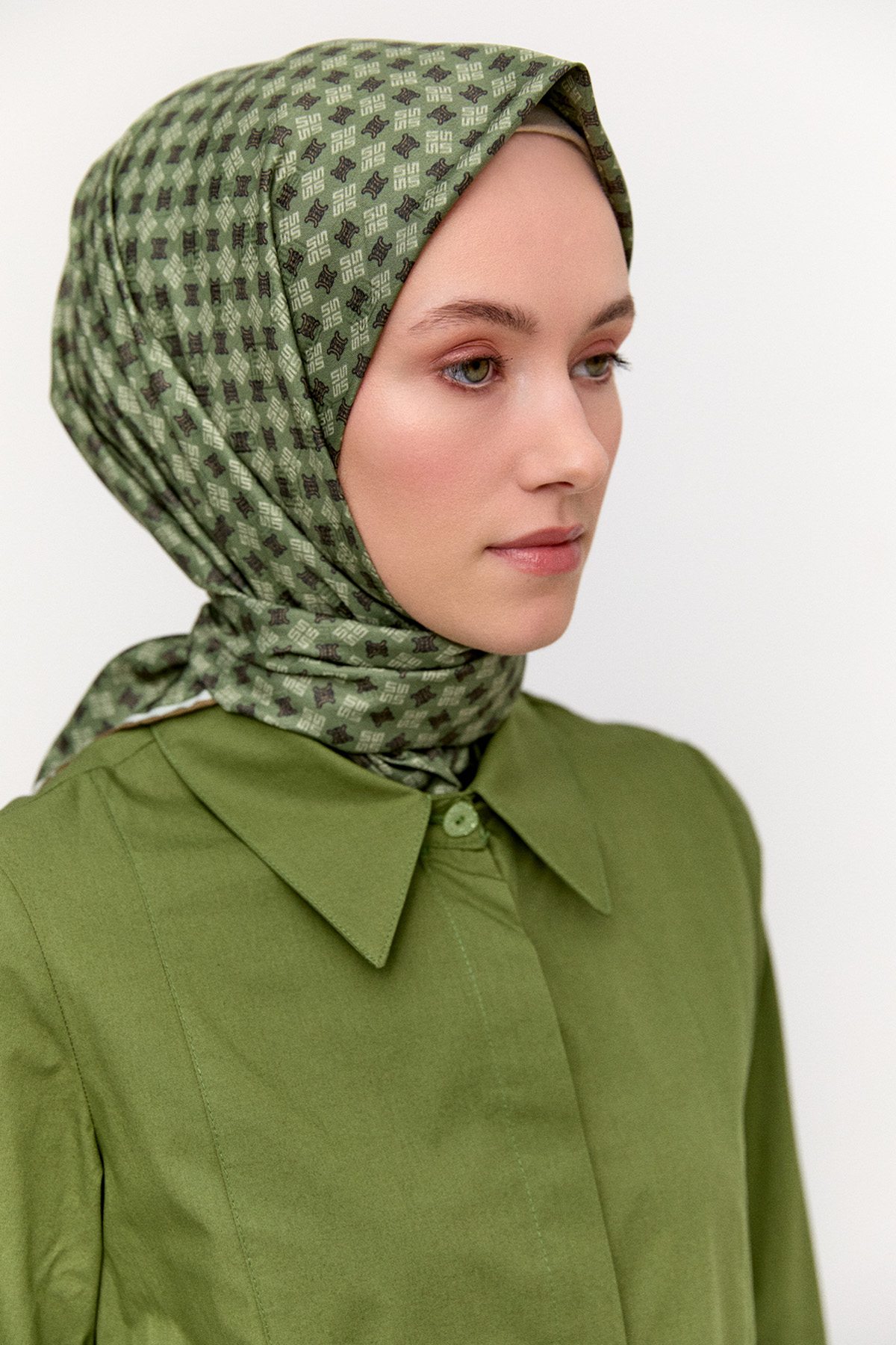 Logolu Monogram Eşarp, Tesettür Giyim