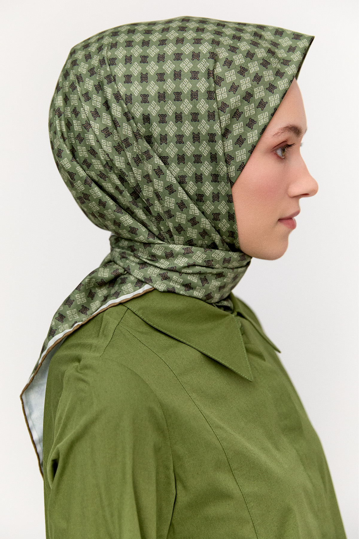 Logolu Monogram Eşarp, Tesettür Giyim