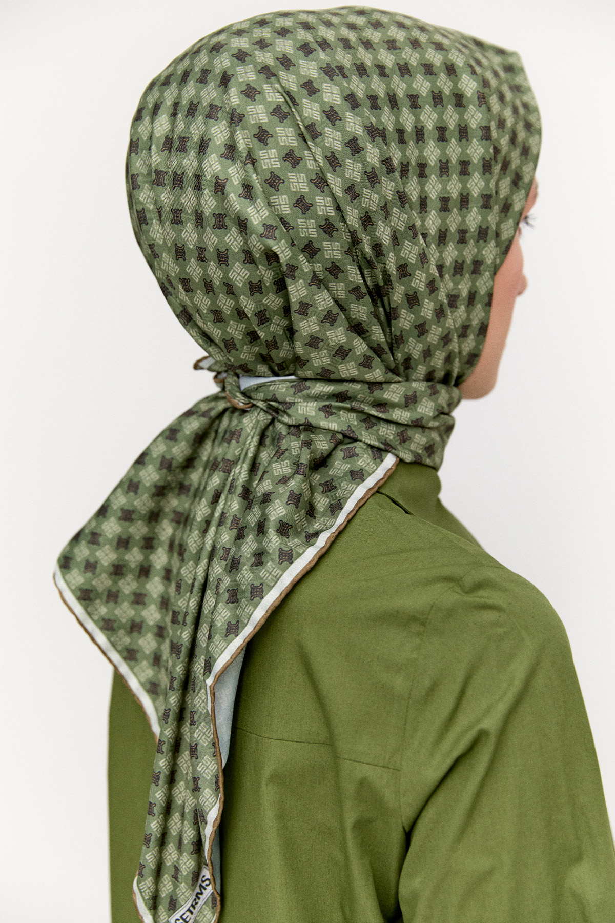 Logolu Monogram Eşarp, Tesettür Giyim
