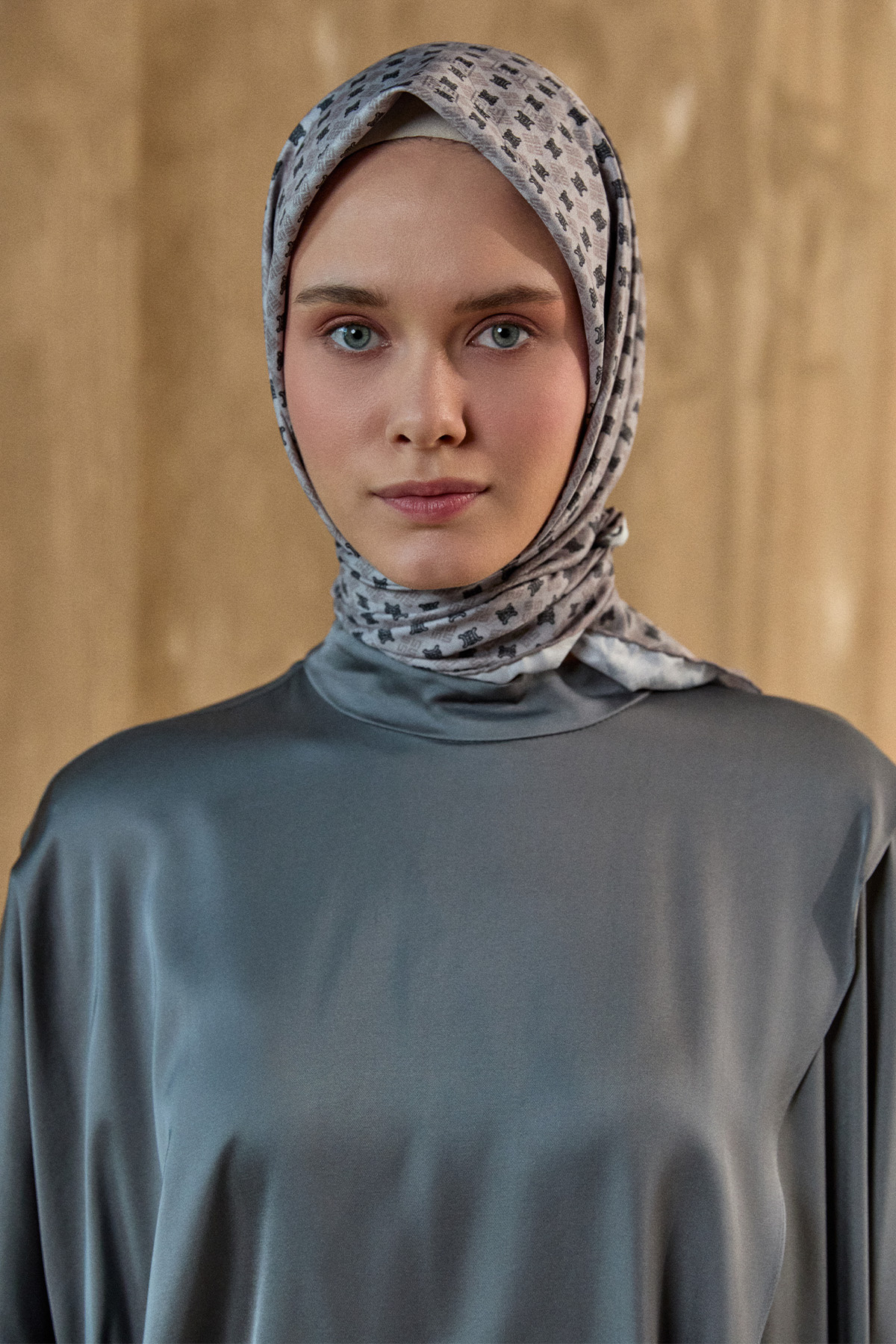 Logolu Monogram Eşarp, Tesettür Giyim