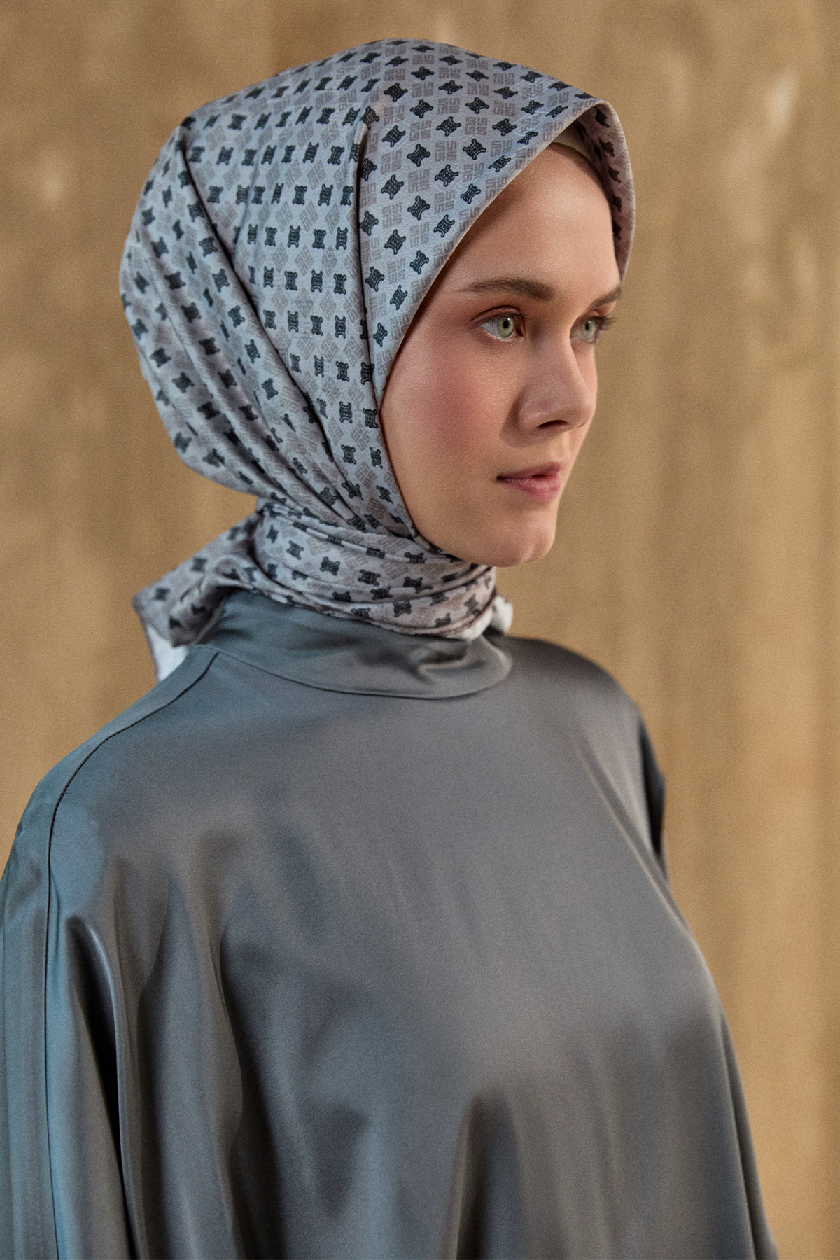 Logolu Monogram Eşarp, Tesettür Giyim