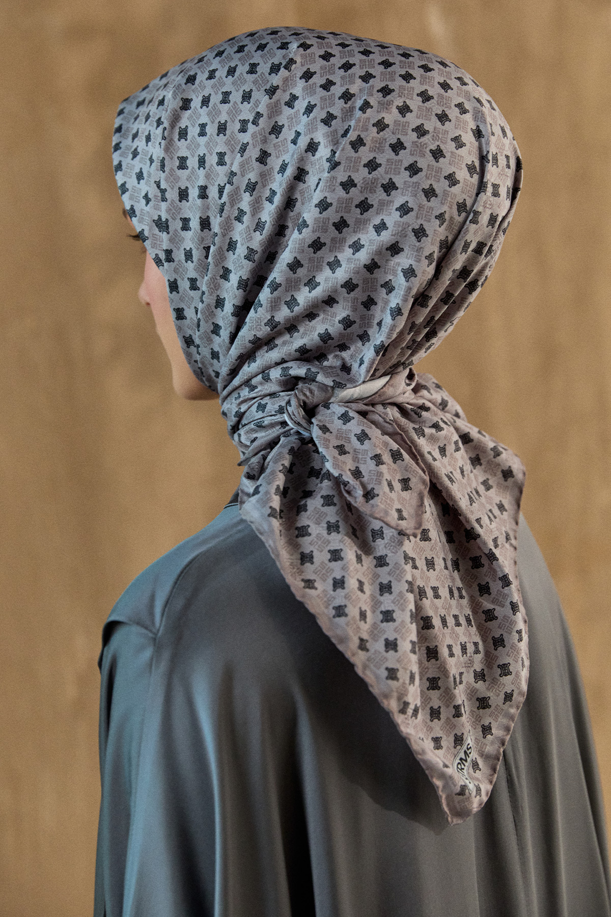 Logolu Monogram Eşarp, Tesettür Giyim