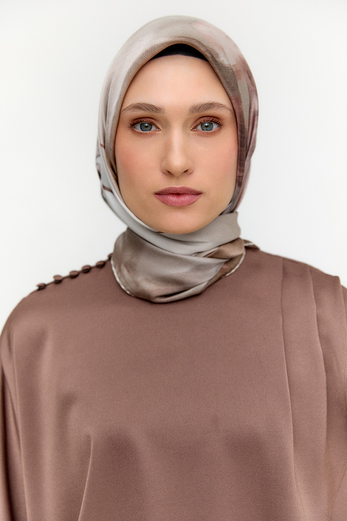 Çiçek Desenli Sura İpek Eşarp, Tesettür Giyim