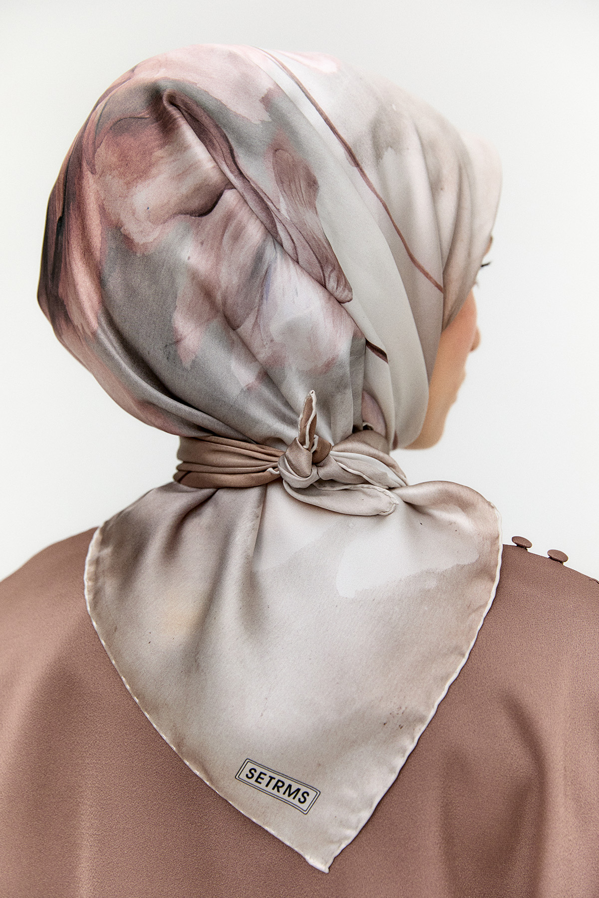 Çiçek Desenli Sura İpek Eşarp, Tesettür Giyim