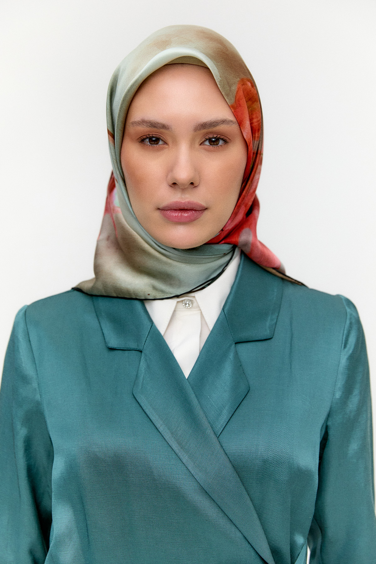 Çiçek Desenli Sura İpek Eşarp, Tesettür Giyim