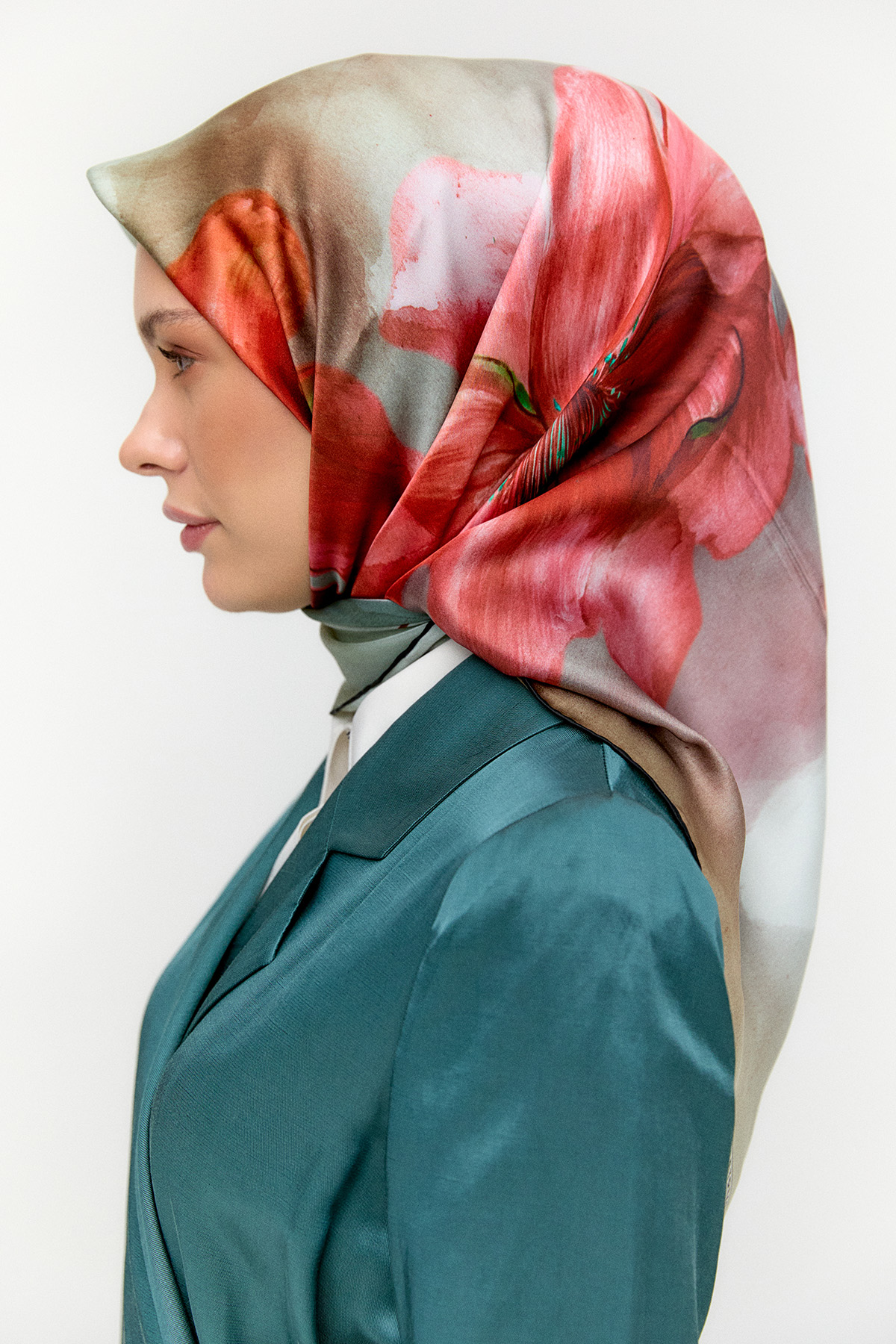 Çiçek Desenli Sura İpek Eşarp, Tesettür Giyim