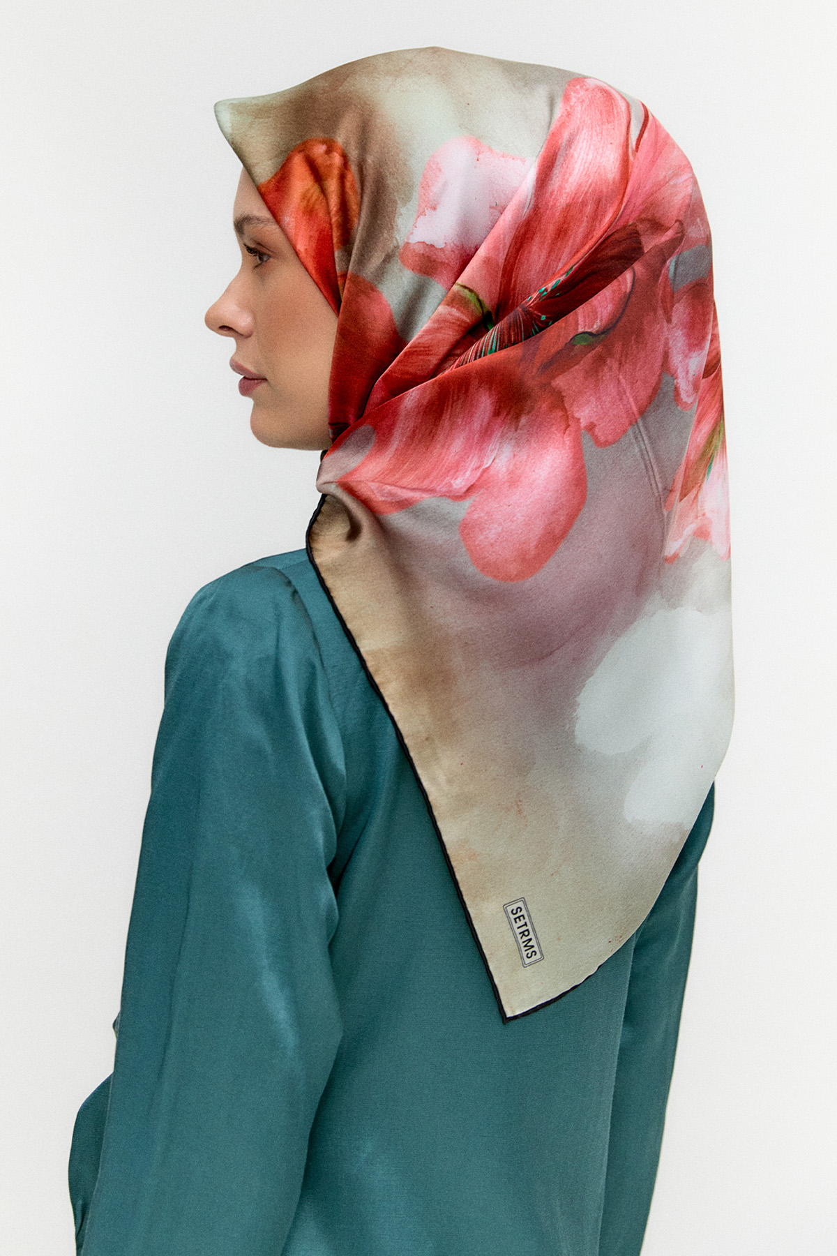 Çiçek Desenli Sura İpek Eşarp, Tesettür Giyim