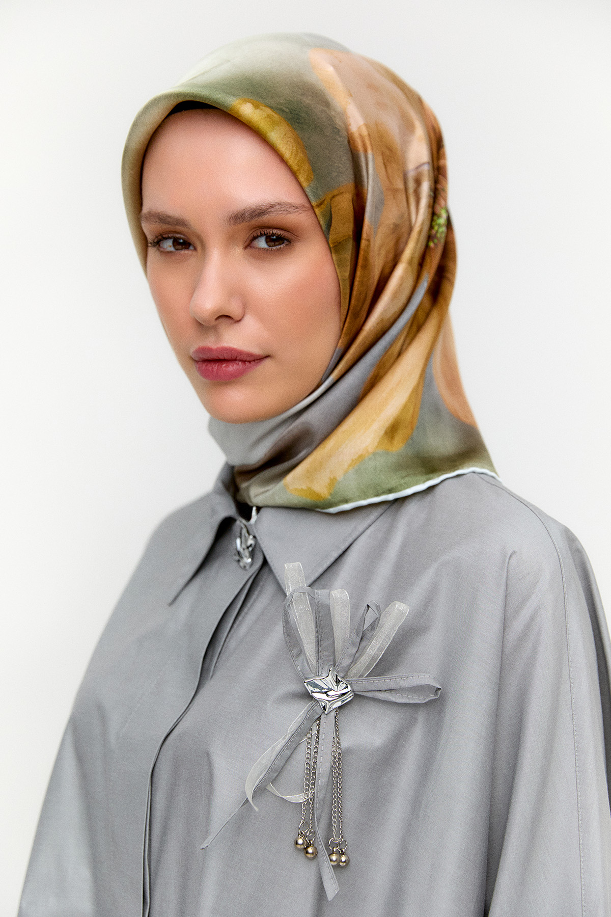 Çiçek Desenli Sura İpek Eşarp, Tesettür Giyim