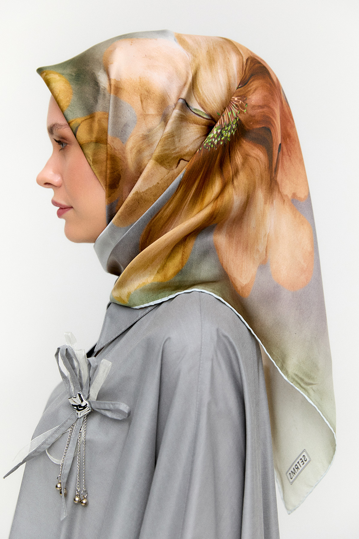 Çiçek Desenli Sura İpek Eşarp, Tesettür Giyim