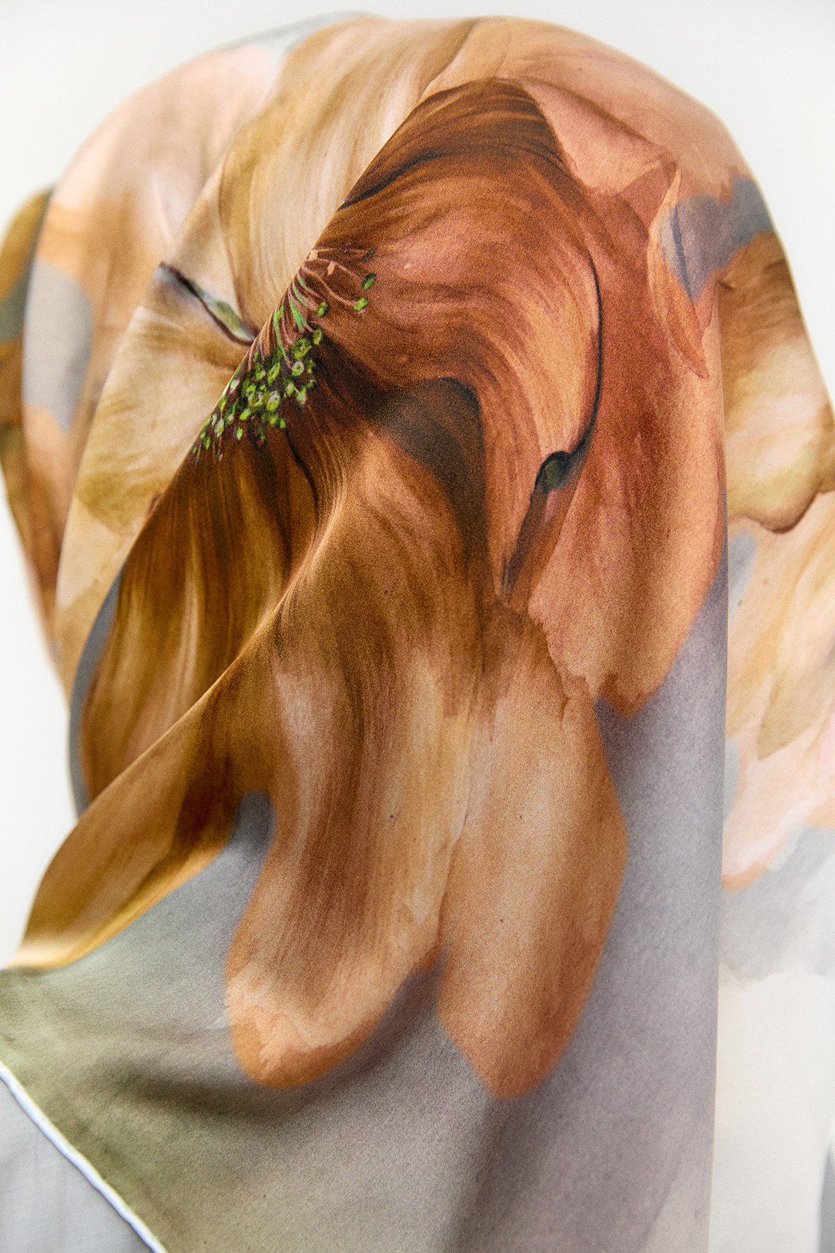 Çiçek Desenli Sura İpek Eşarp, Tesettür Giyim