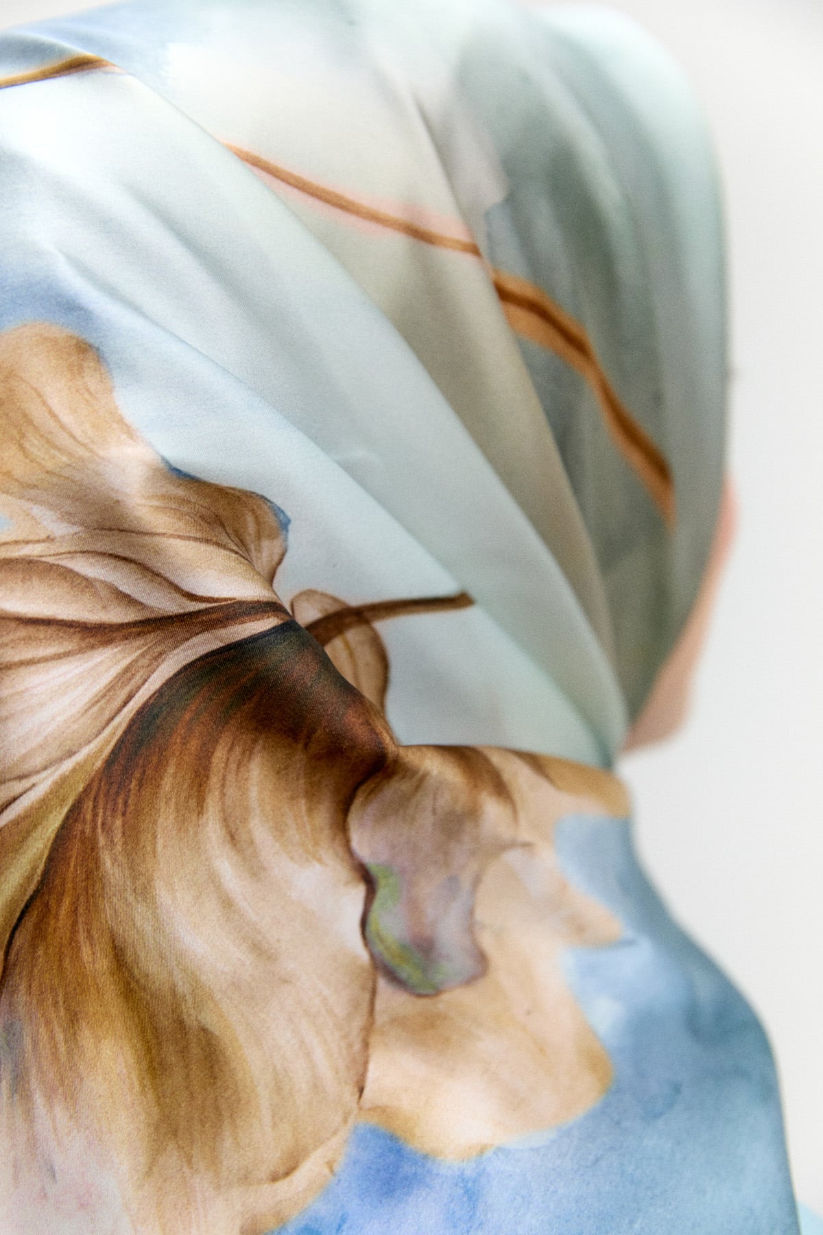 Çiçek Desenli Sura İpek Eşarp, Tesettür Giyim