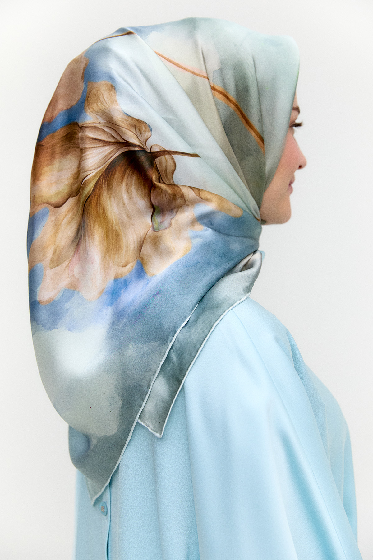 Çiçek Desenli Sura İpek Eşarp, Tesettür Giyim