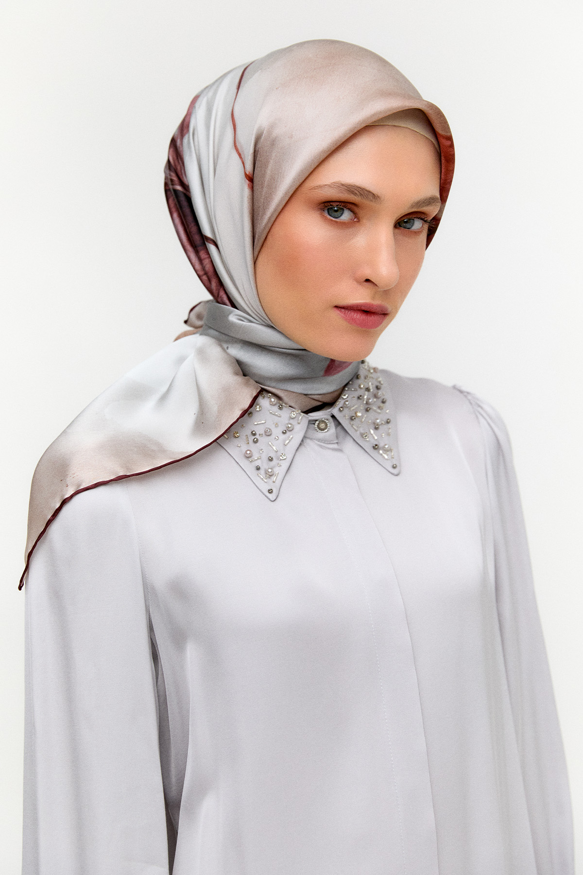 Çiçek Desenli Sura İpek Eşarp, Tesettür Giyim
