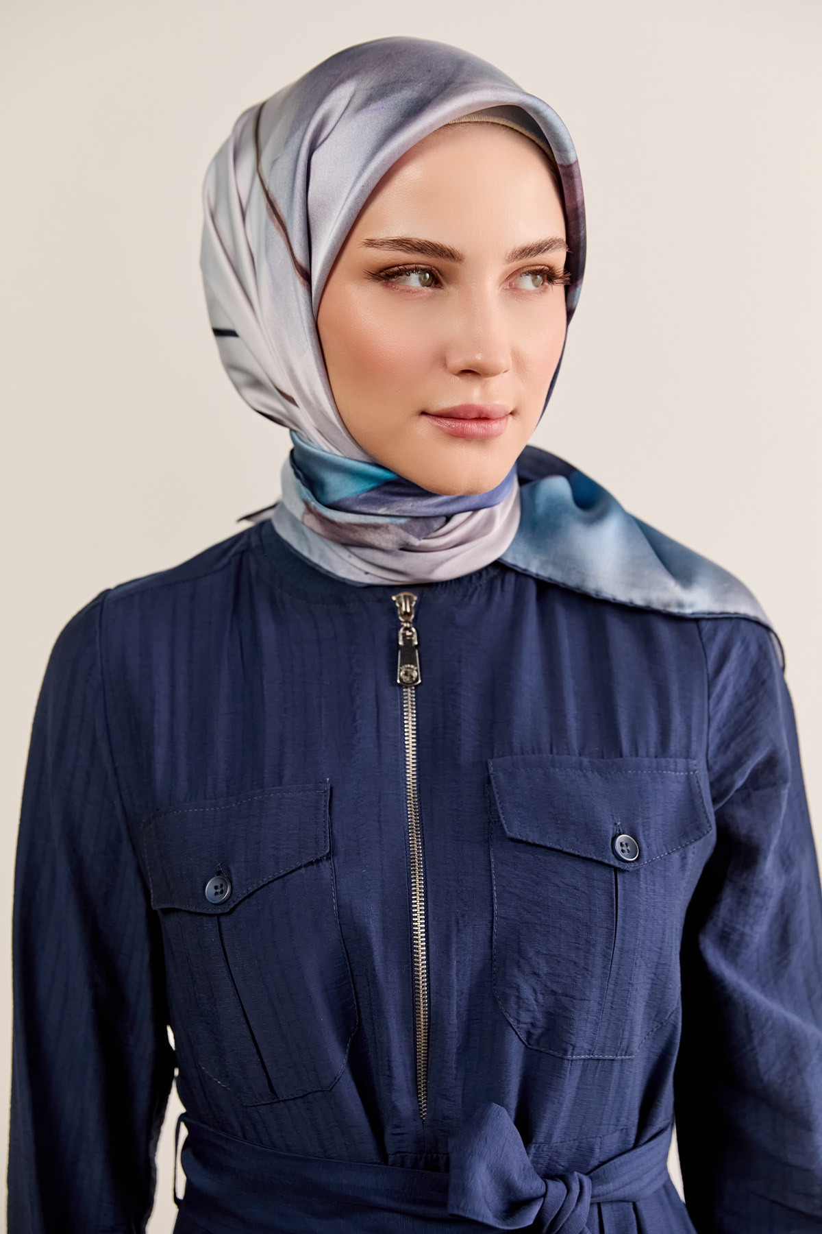 Çiçek Desenli Sura İpek Eşarp, Tesettür Giyim