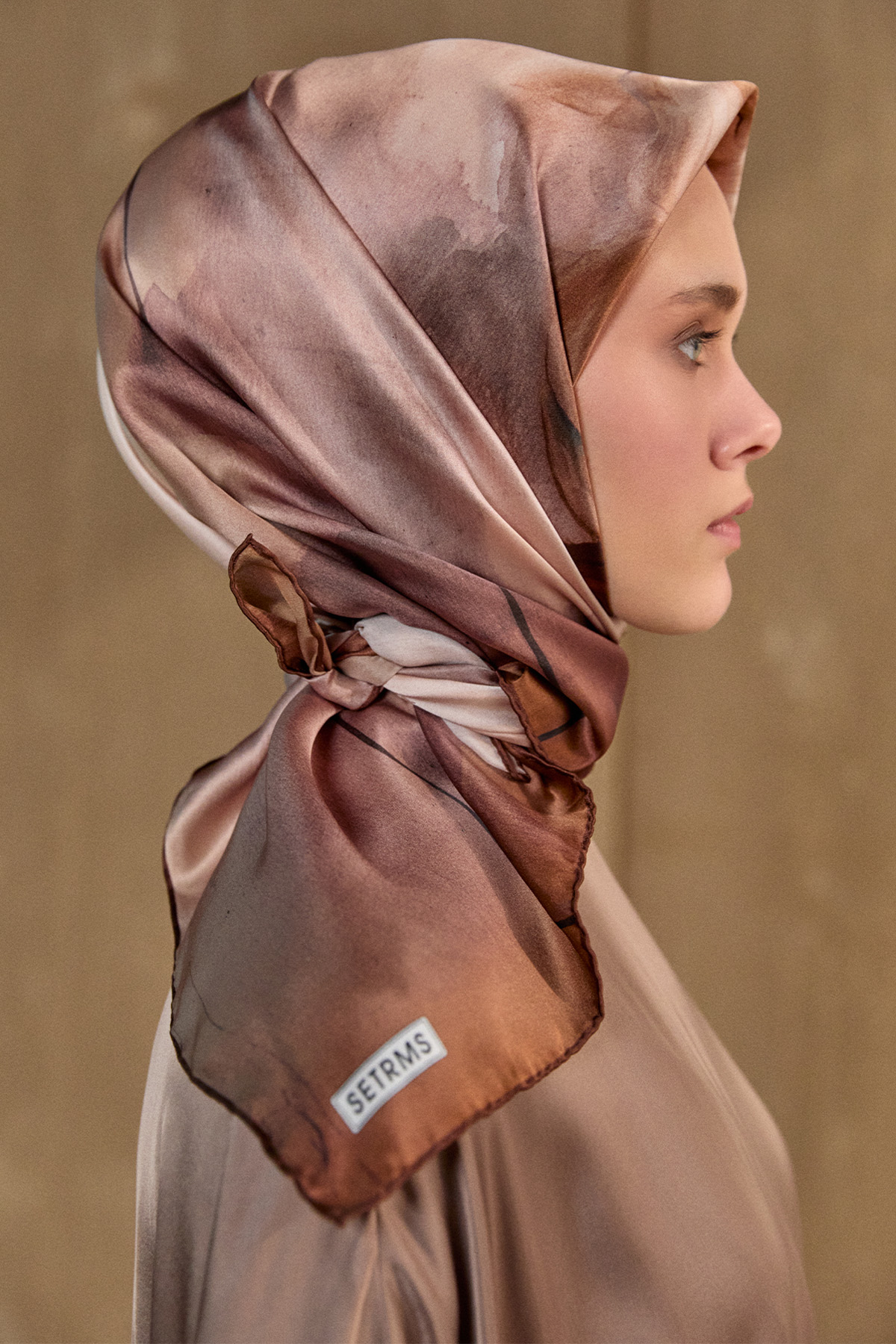 Çiçek Desenli Sura İpek Eşarp, Tesettür Giyim