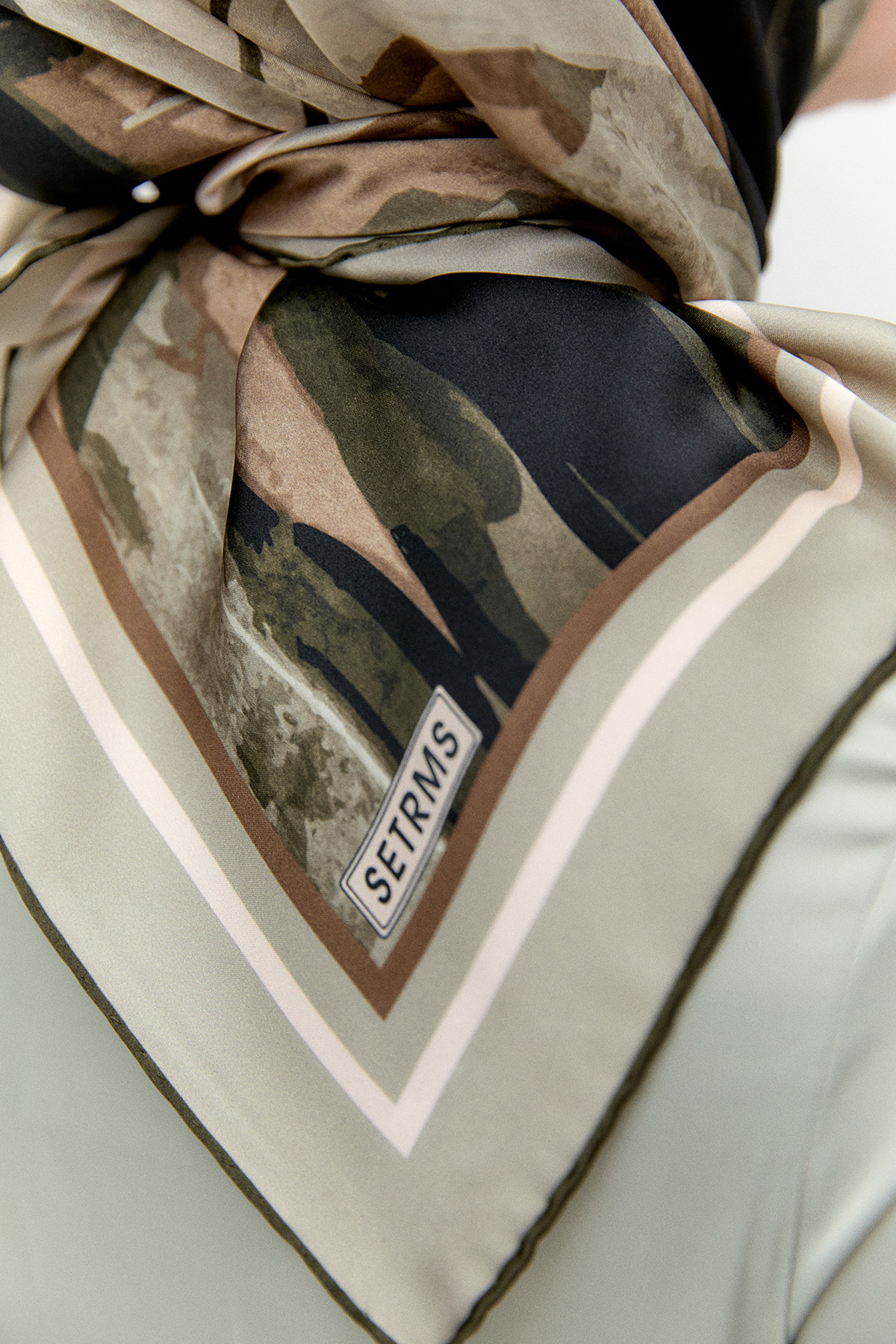 Yaprak Desenli Sura İpek Eşarp, Tesettür Giyim