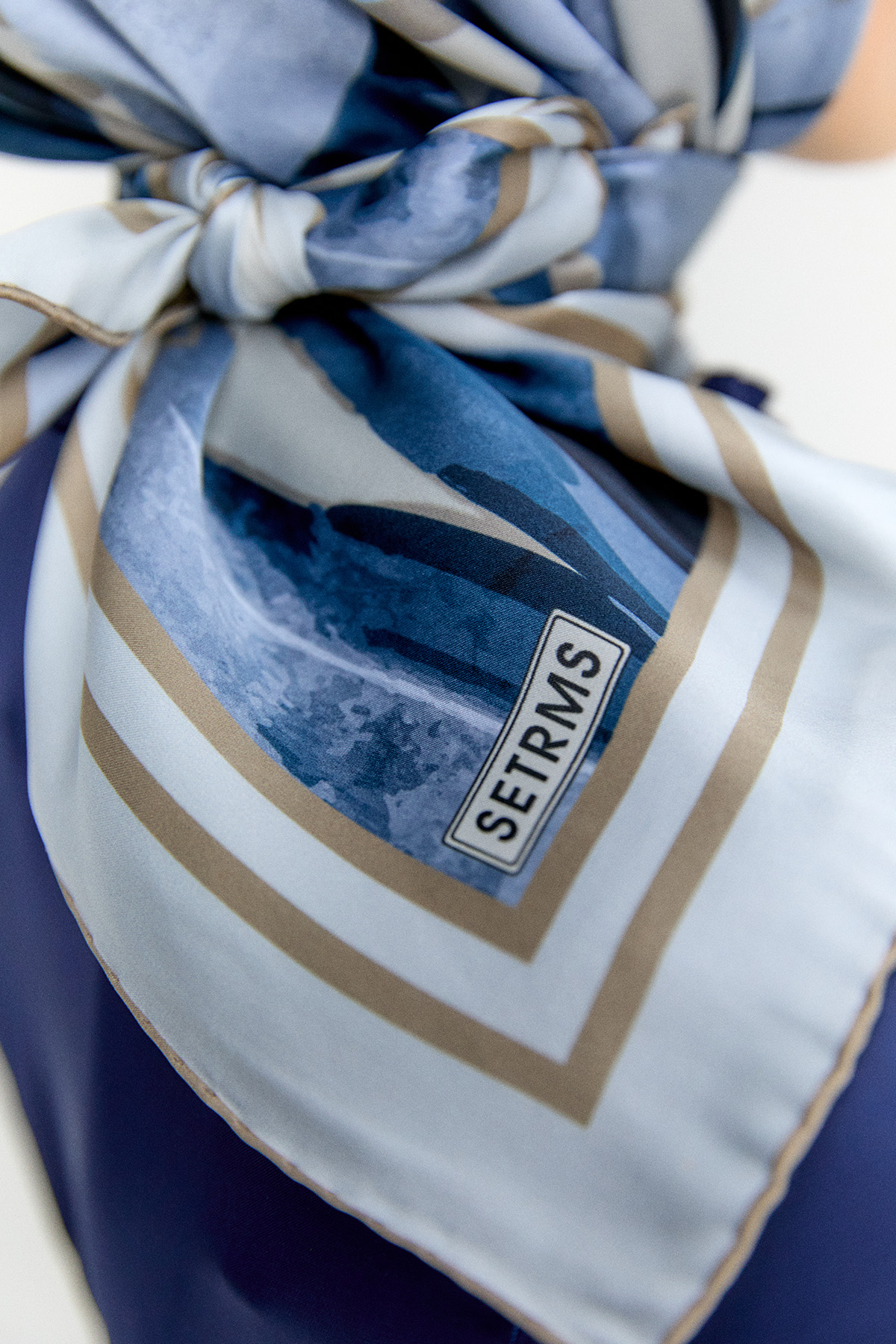 Yaprak Desenli Sura İpek Eşarp, Tesettür Giyim