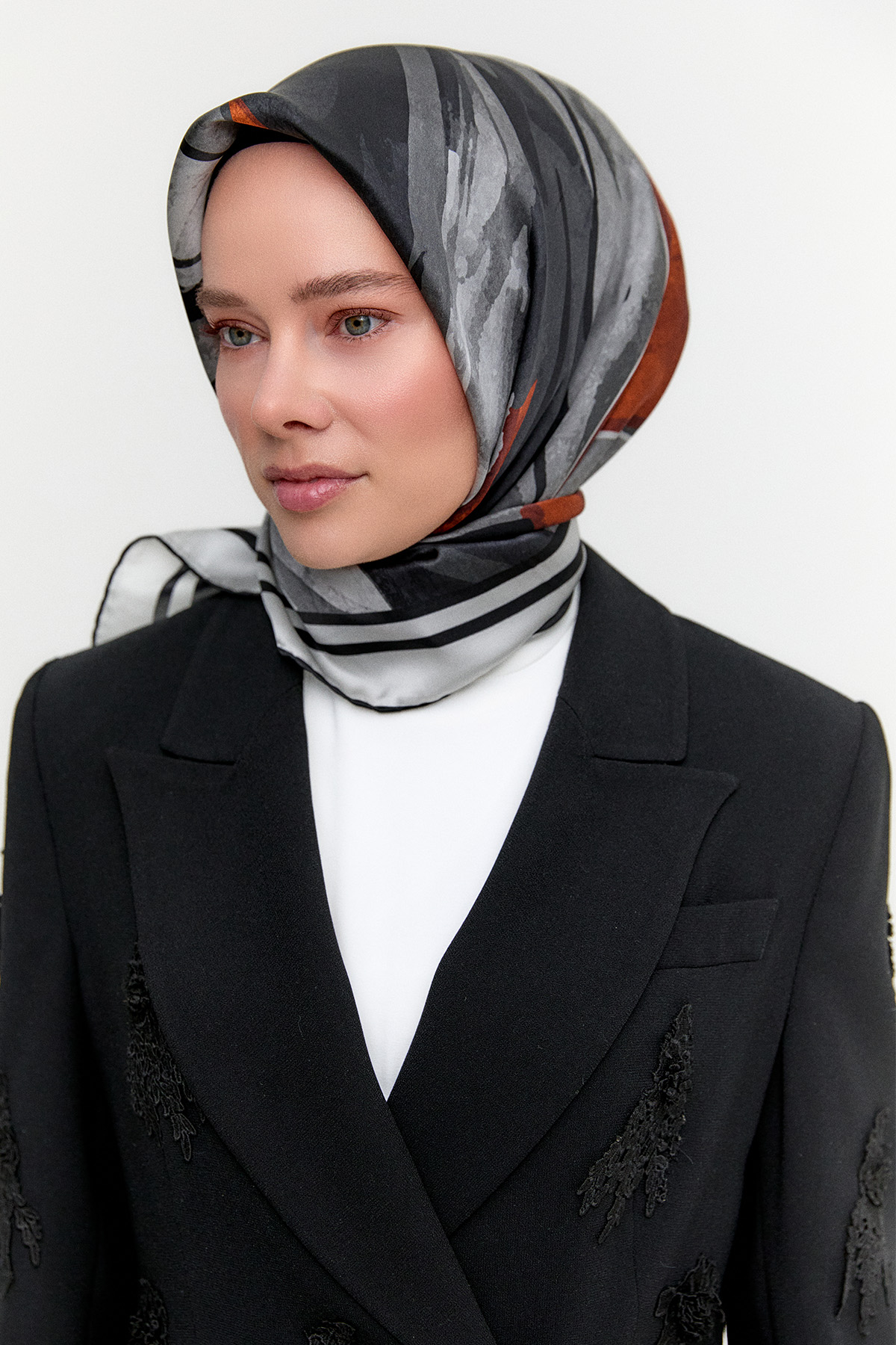 Yaprak Desenli Sura İpek Eşarp, Tesettür Giyim